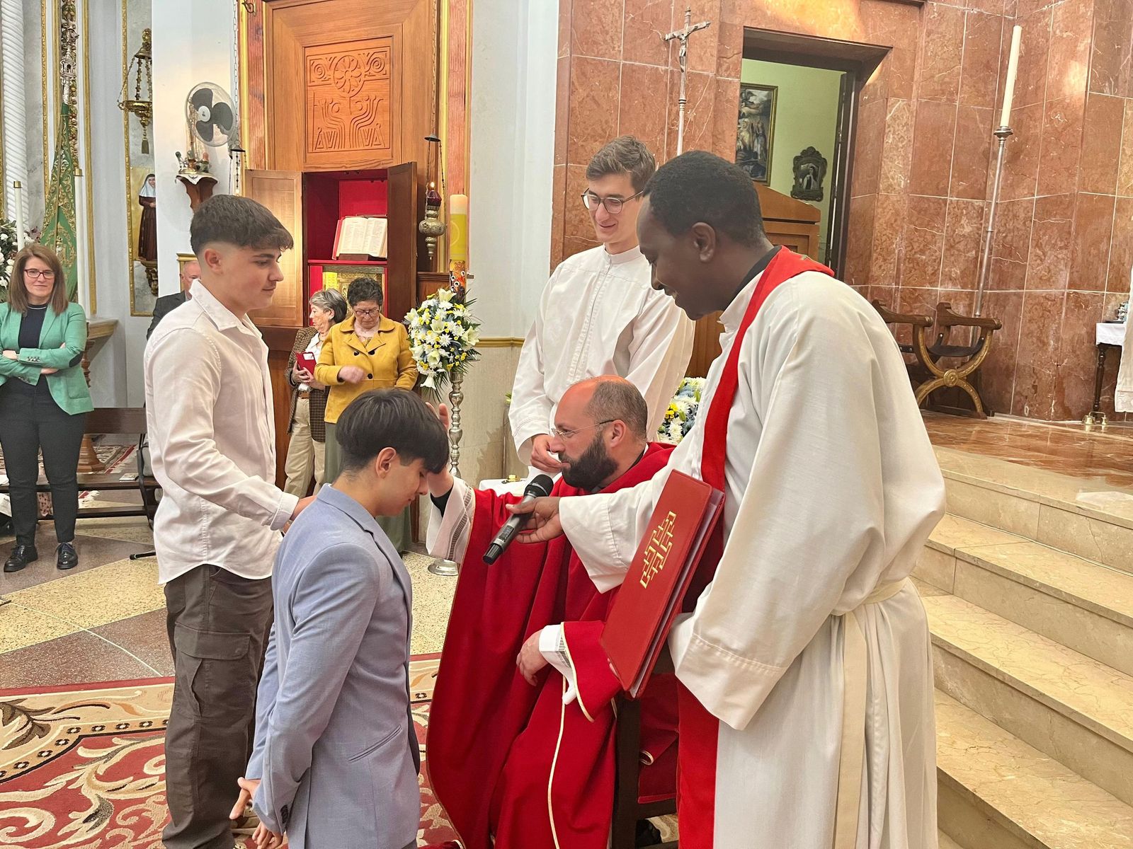 Confirmaciones en la Parroquia de Santa Teresa