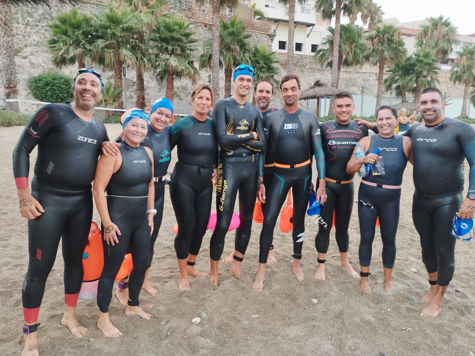Participantes de la 'Vuelta al Hacho' a nado