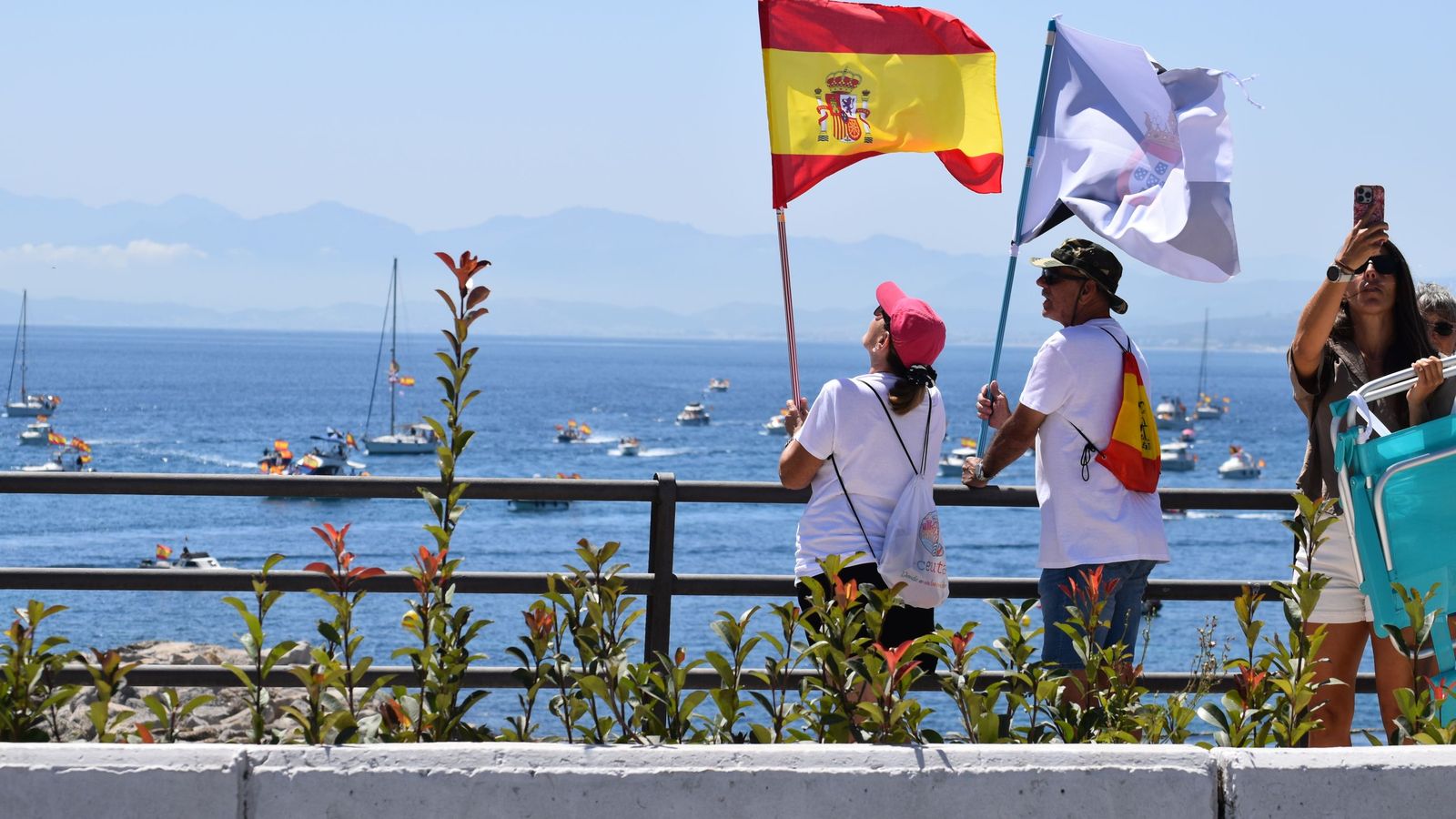 Ceutíes reciben a la Armada Solidaria