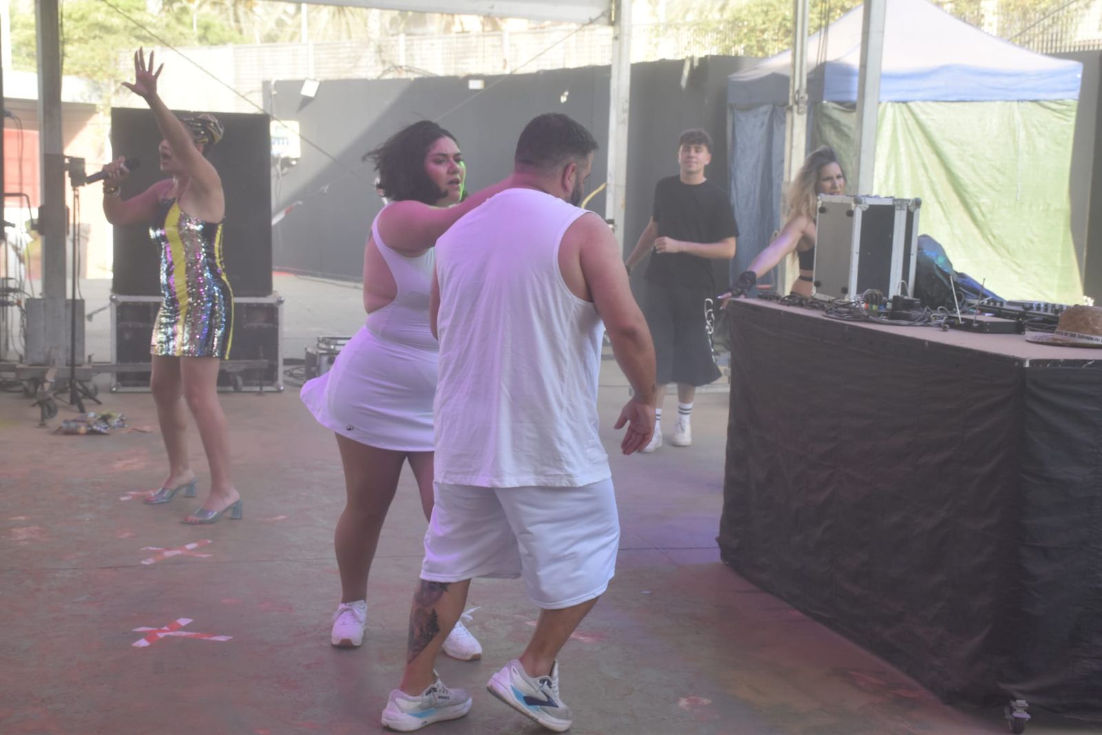 El Holi vuelve a teñir Ceuta de color por la solidaridad y el amor