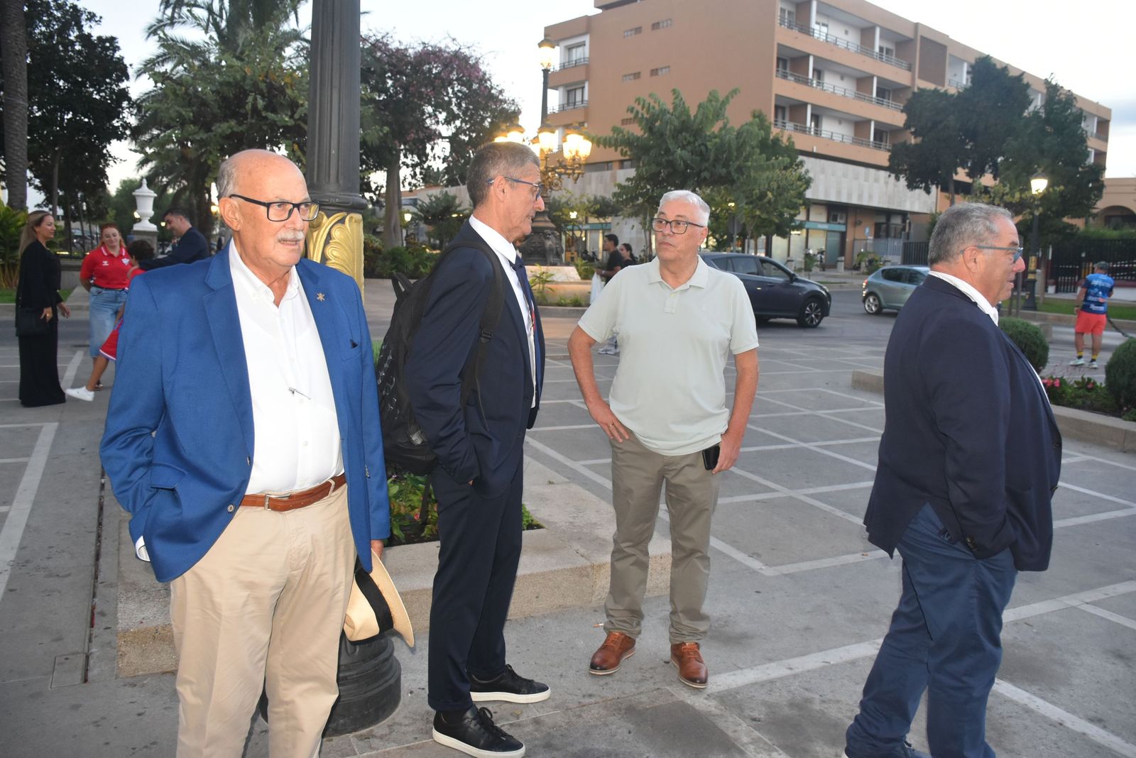 Ofrenda a la patrona y plegaria en Sidi Embarek