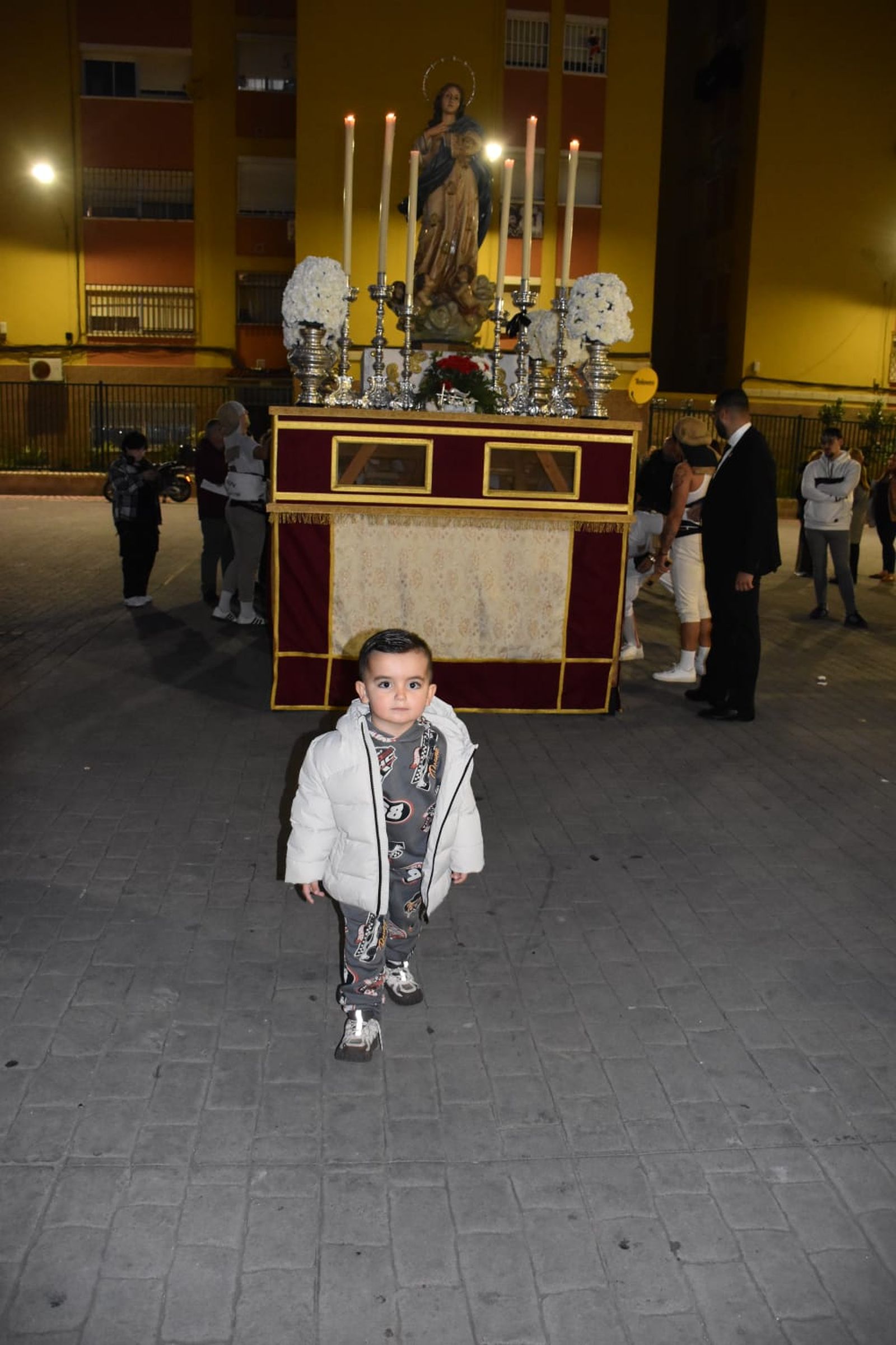 La Virgen de la Inmaculada procesiona por su barrio de Hadú