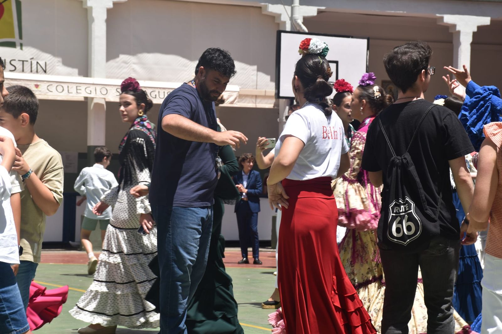 El Colegio de San Agustín disfruta de una feliz jornada solidaria con su Cruz de Mayo