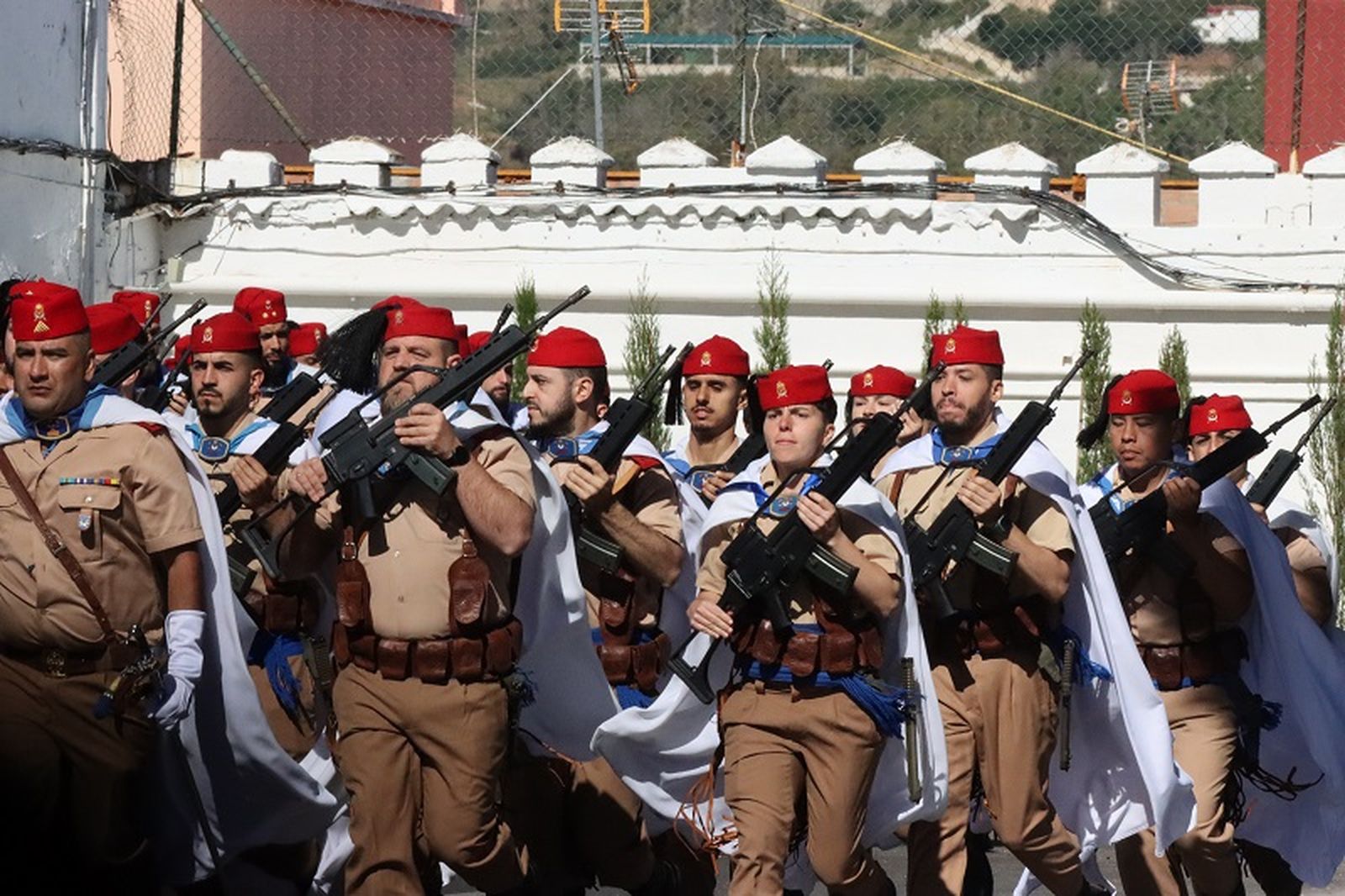 MOMENTO DE LA FORMACIÓN DE LOS INTEGRANTES DEL GRUPO DE REGULARES Nº54 EN EL PATIO DEL ACUARTELAMIENTO GONZÁLEZ TABLAS. / FOTO REDUAN