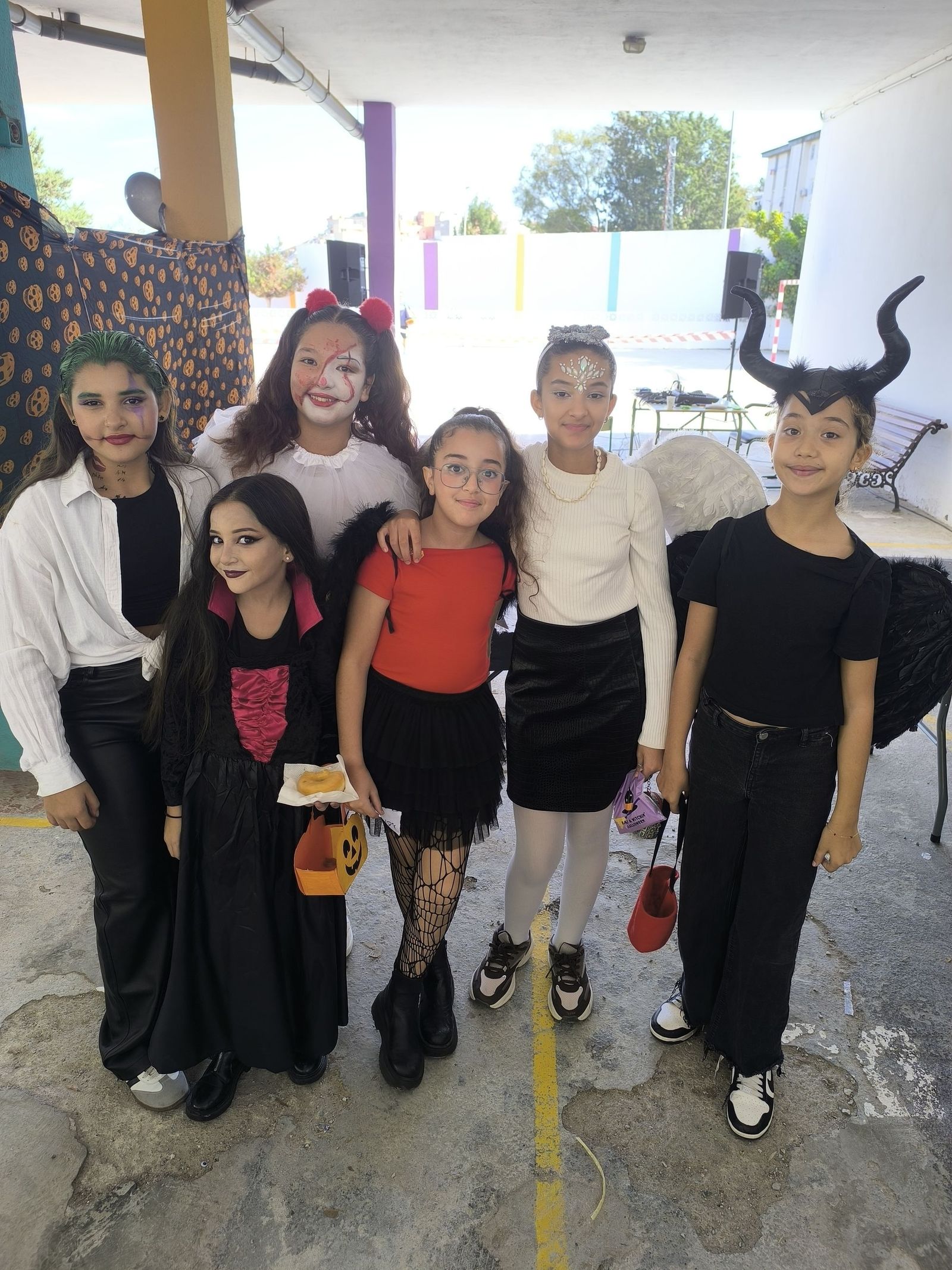 FOTOGALERÍA |  Balón-tiro, frutos secos y dulces para celebrar Halloween y la Mochila en el Rey Juan Carlos I FOTOGALERÍA |  Balón-tiro, frutos secos y dulces para celebrar Halloween y la Mochila en el Rey Juan Carlos I