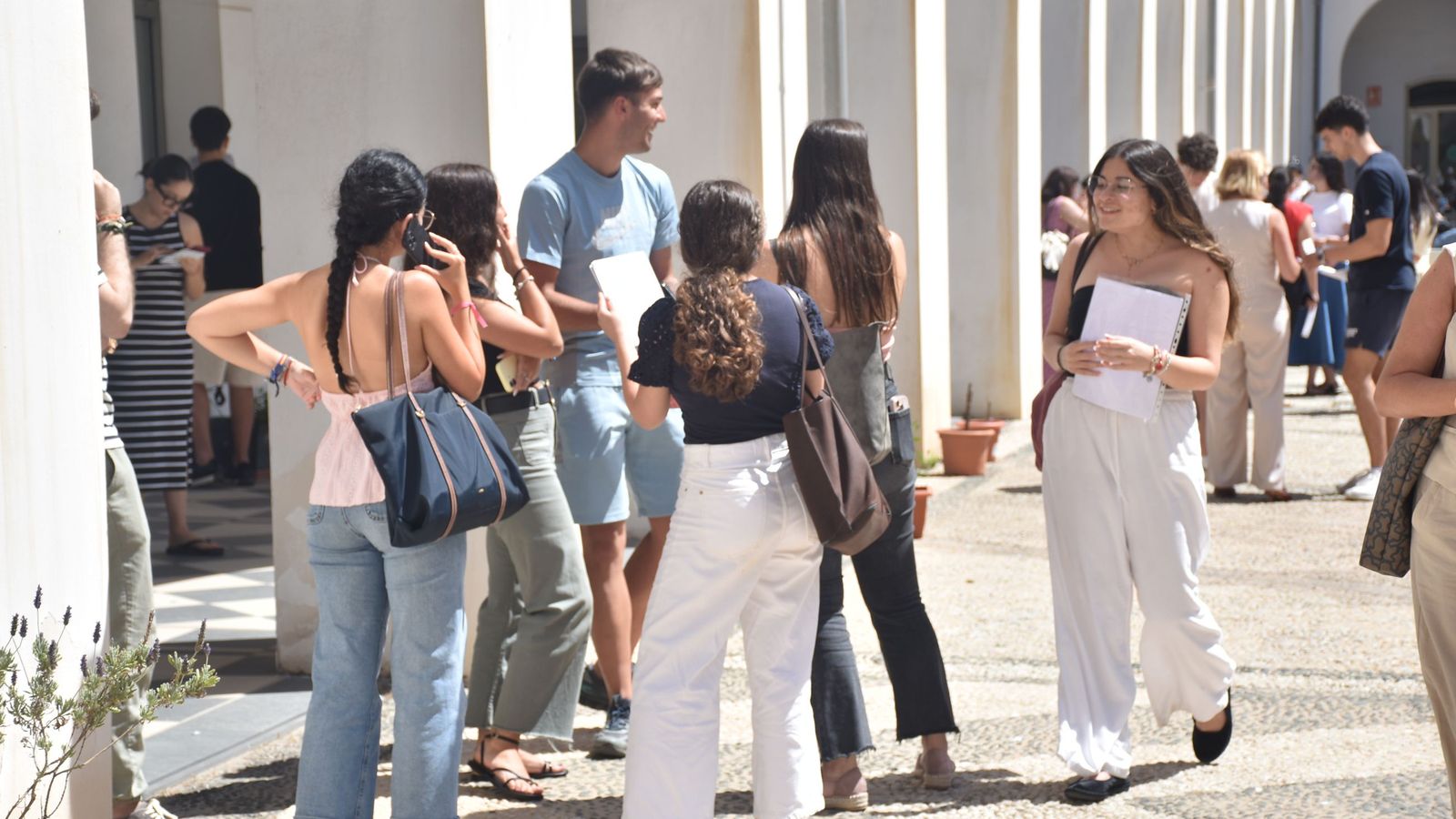 Alumnos este martes en el Campus Universitario