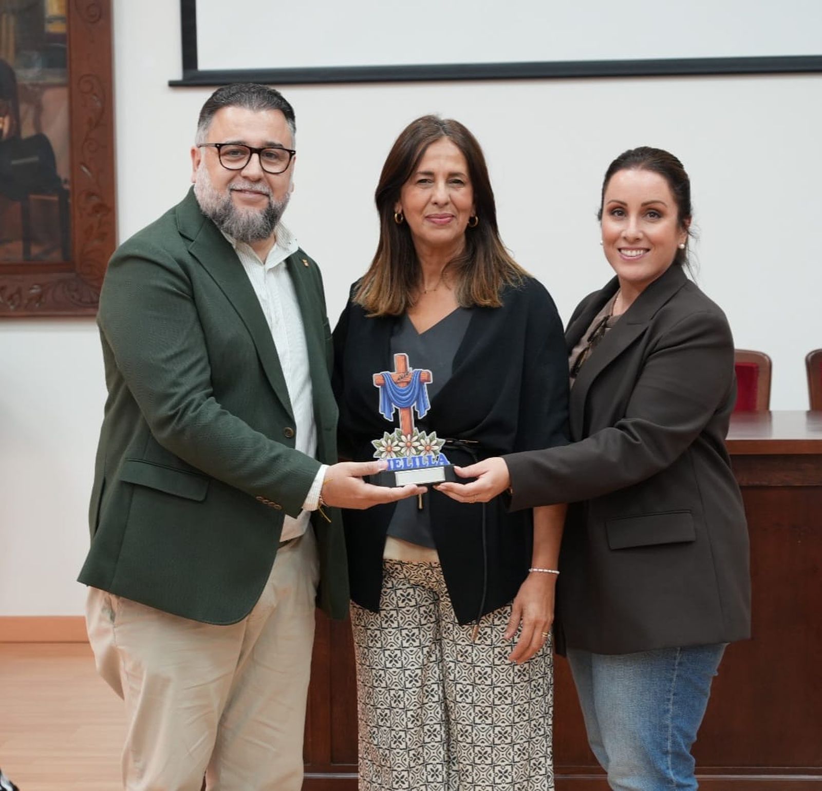 Entrega de premios del concurso de Cruces de Mayo de Melilla, con la Casa de Ceuta como ganadora del primer premio
