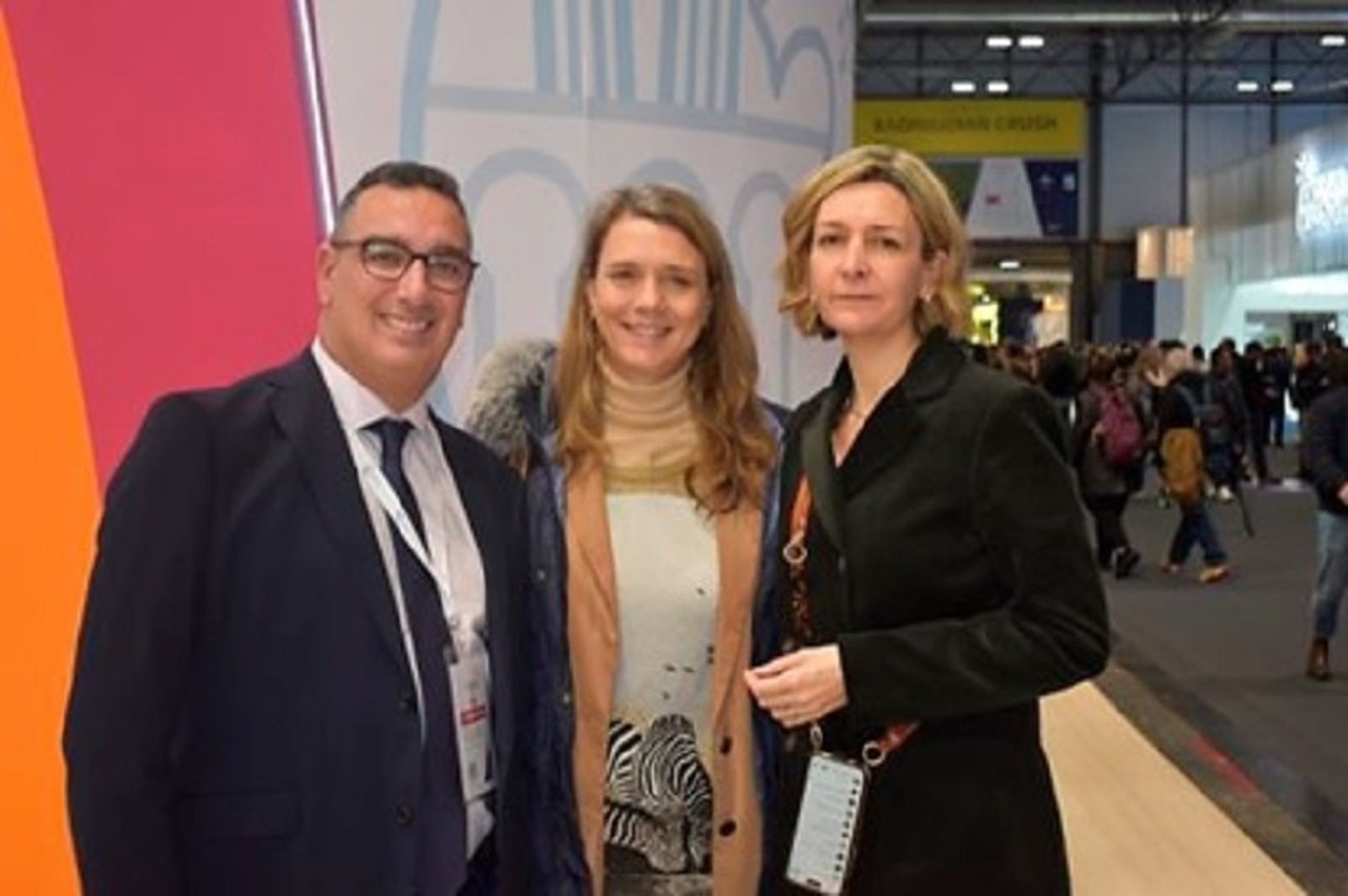 La presidenta de la CECE, Arantxa Campos, junto aÁngela de Miguel. / FOTO CEDIDA