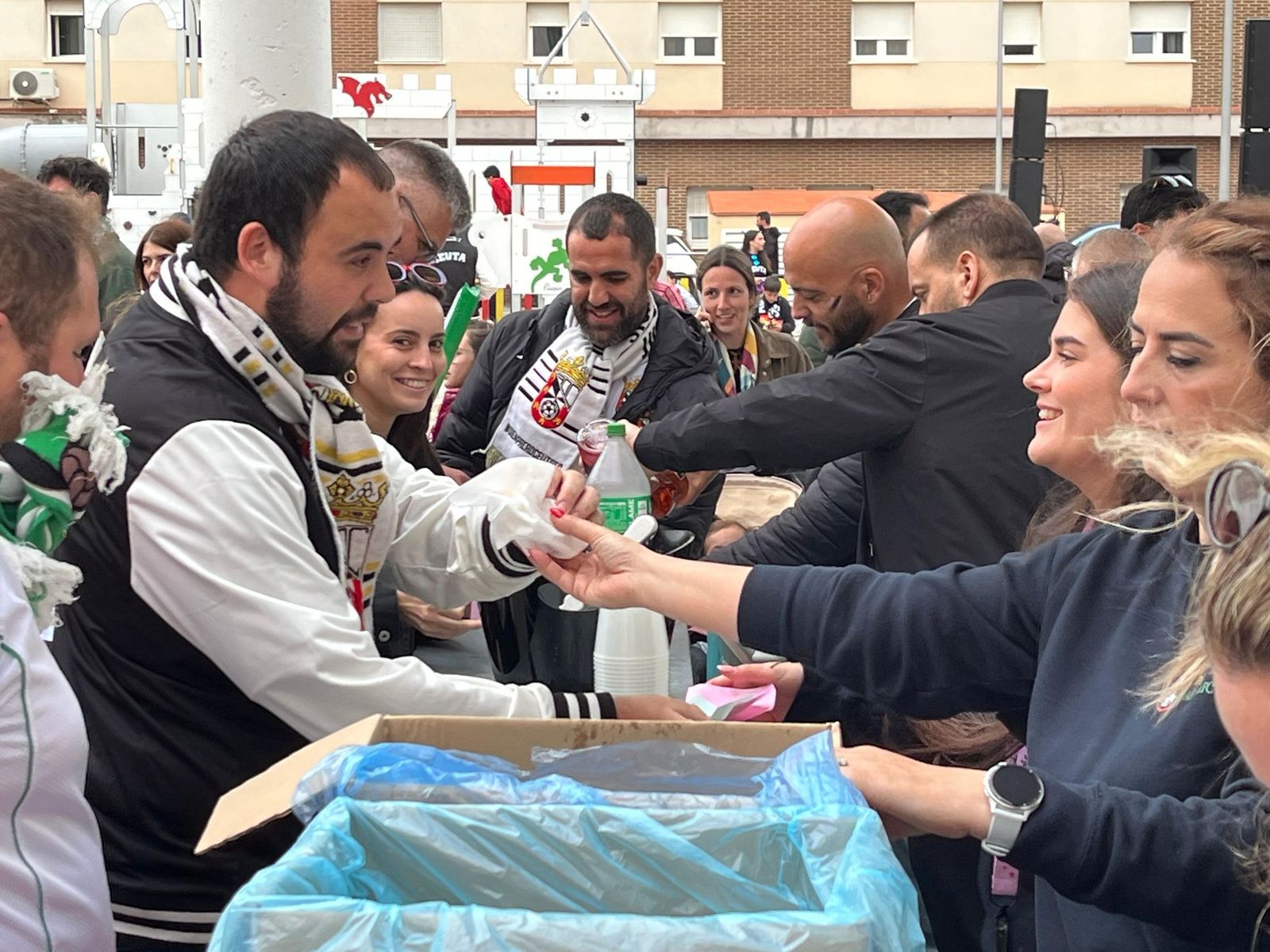 Aficionados antes del partido entre el Ceuta y el Racing