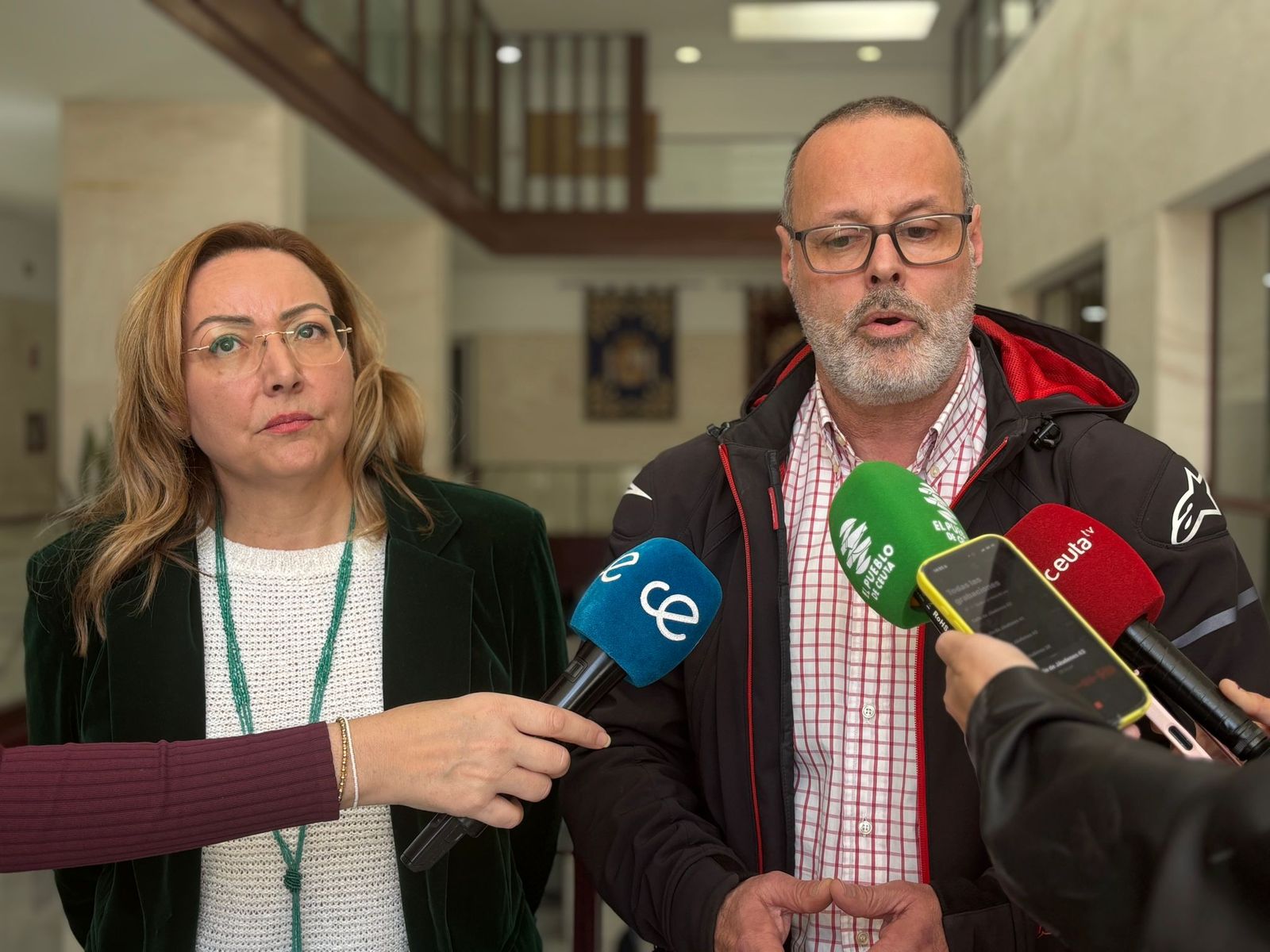 Yolanda Aparicio (UGT) y Ángel Lara (CCOO) atendiendo a los medios tras Mesa del Diálogo Social | Inma Martínez