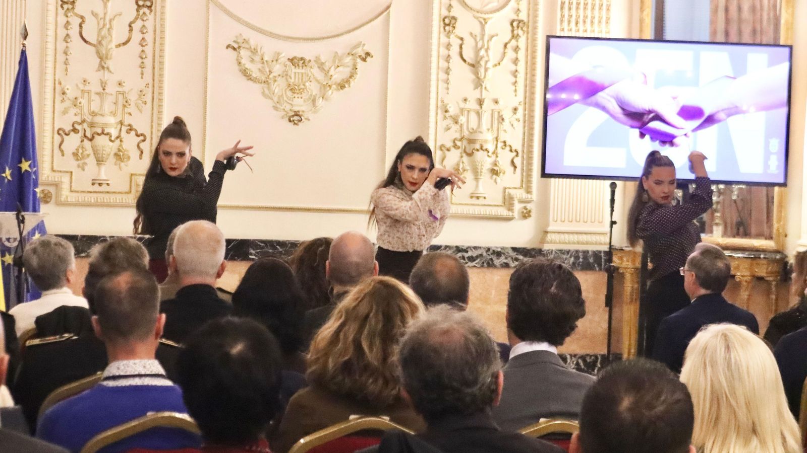 Actuación de la escuela de María José Lesmes en el acto por el 25N