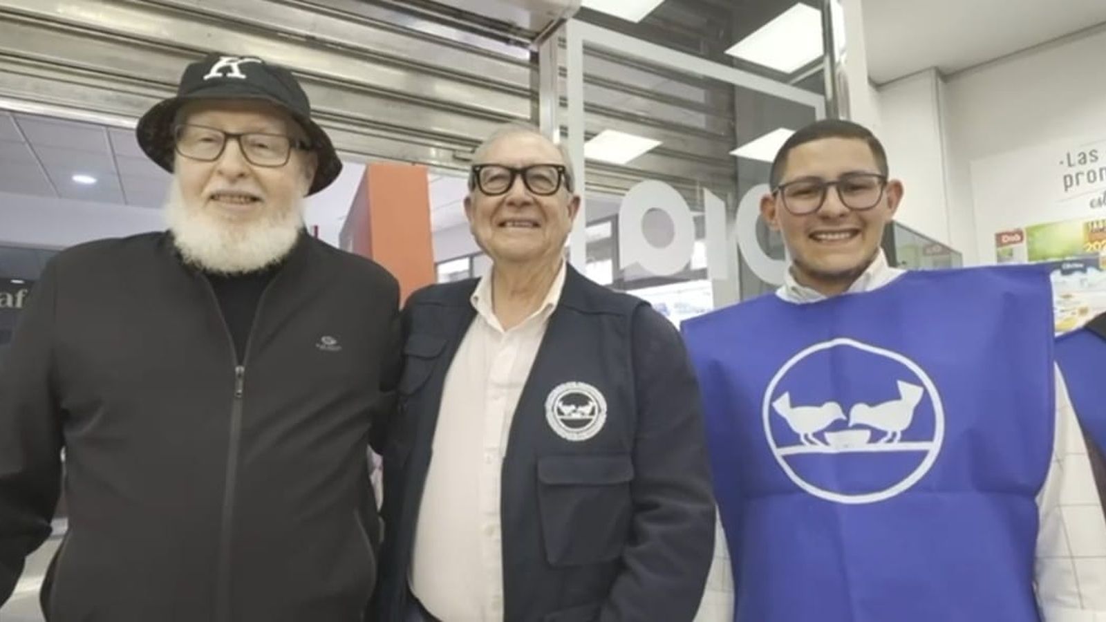 Mariscal con el presidente de la AAVV Bermudo Soriano, Amarito Chaib y su padre
