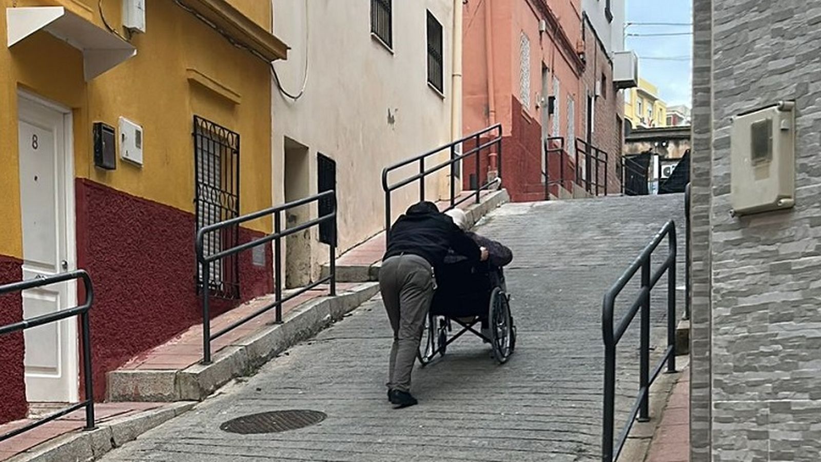 La accesibilidad continúa siendo una cuenta a saldra en muchas barriadas de la ciudad