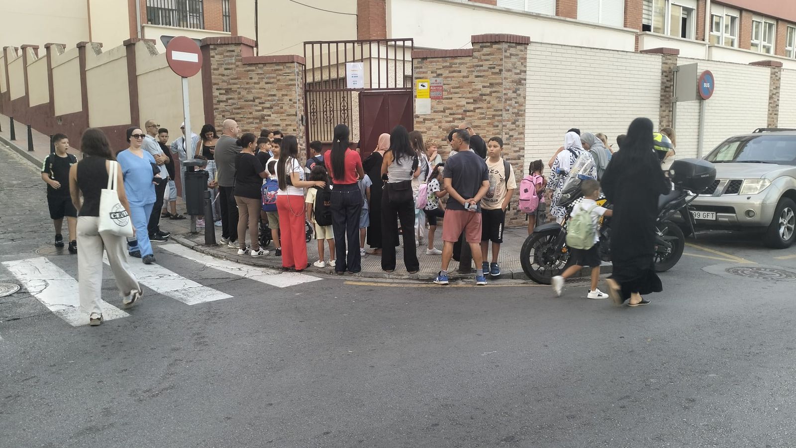 Sin policías ni militares en la mayoría de los colegios de Ceuta pese al compromiso del Ministerio