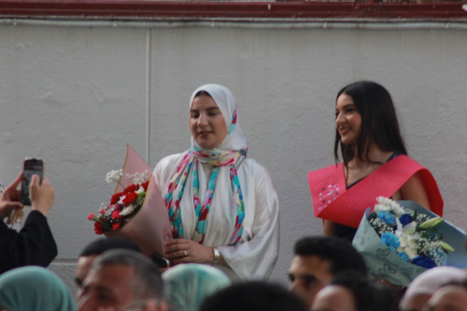 Multitudinaria graduación del Clara Campoamor en el Auditorio de la Marina