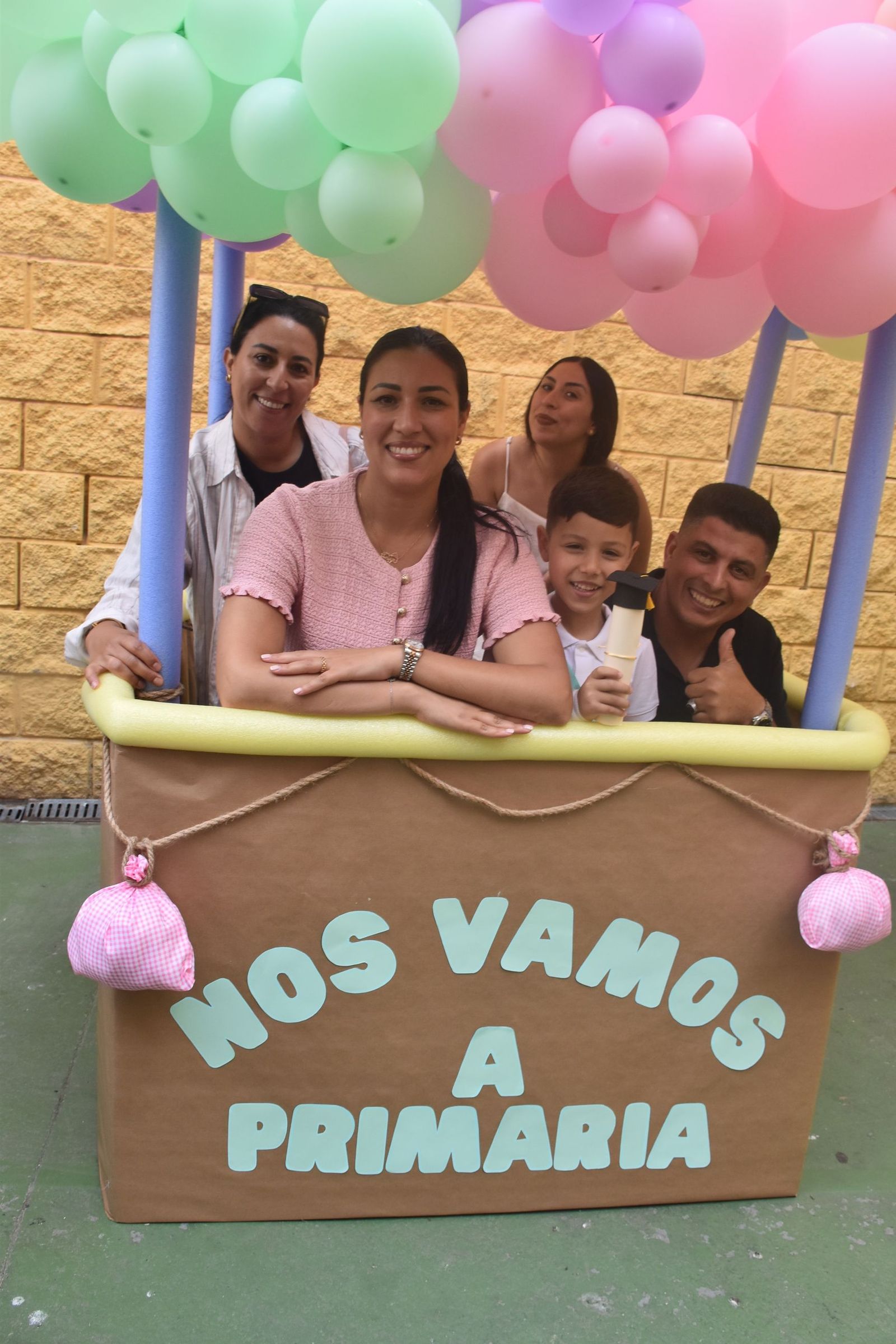 Las lágrimas de orgullo toman el CC Beatriz de Silva en la graduación más especial de sus pequeños