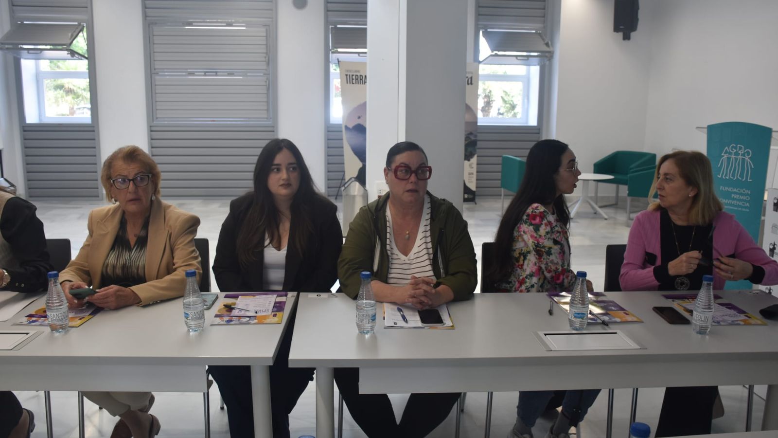 Miembros de diferentes administraciones implicadas que acudieron a la reunión