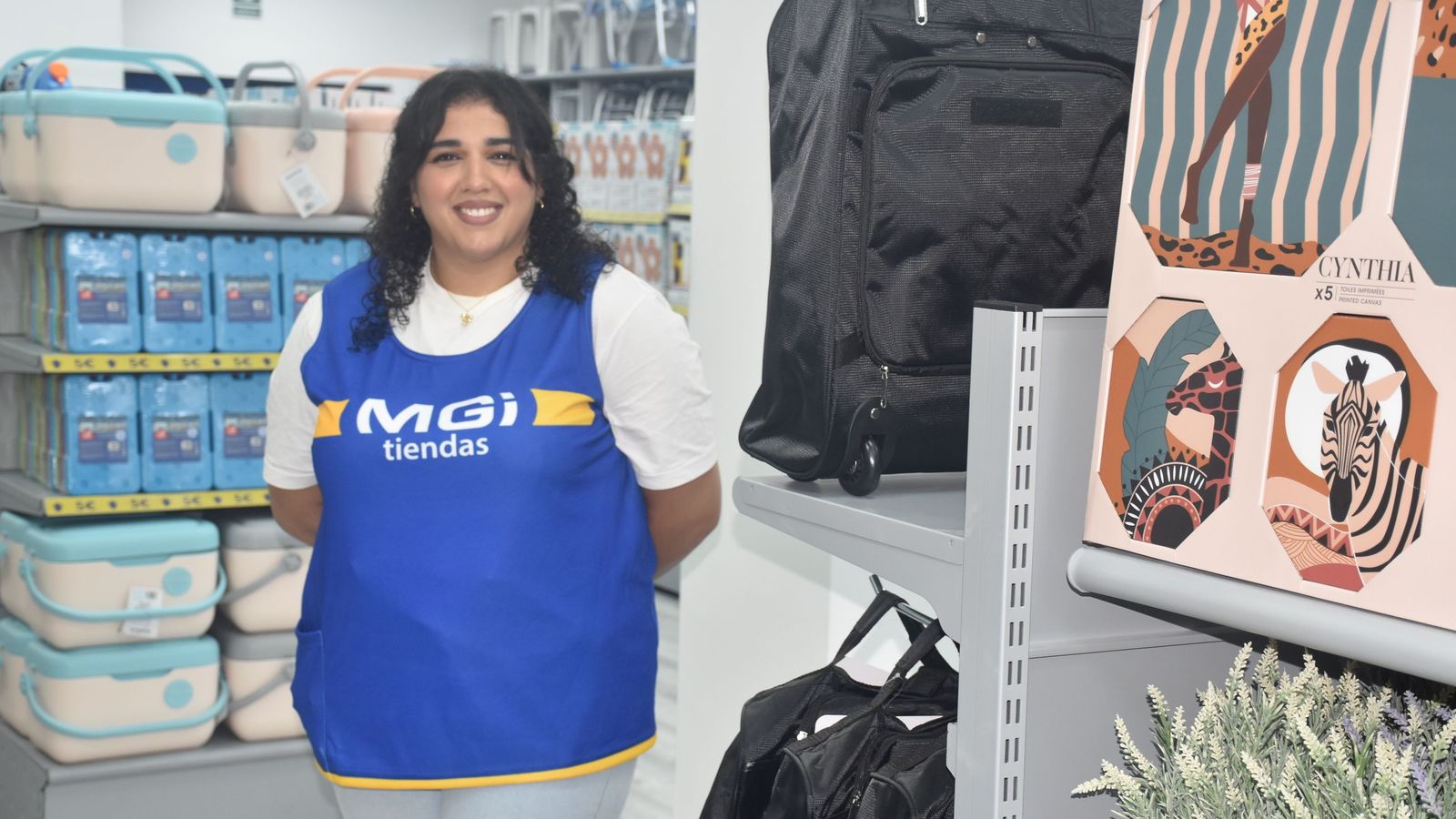 Inauguración de la nueva tienda de MGI en la avenida del Puerto de Ceuta