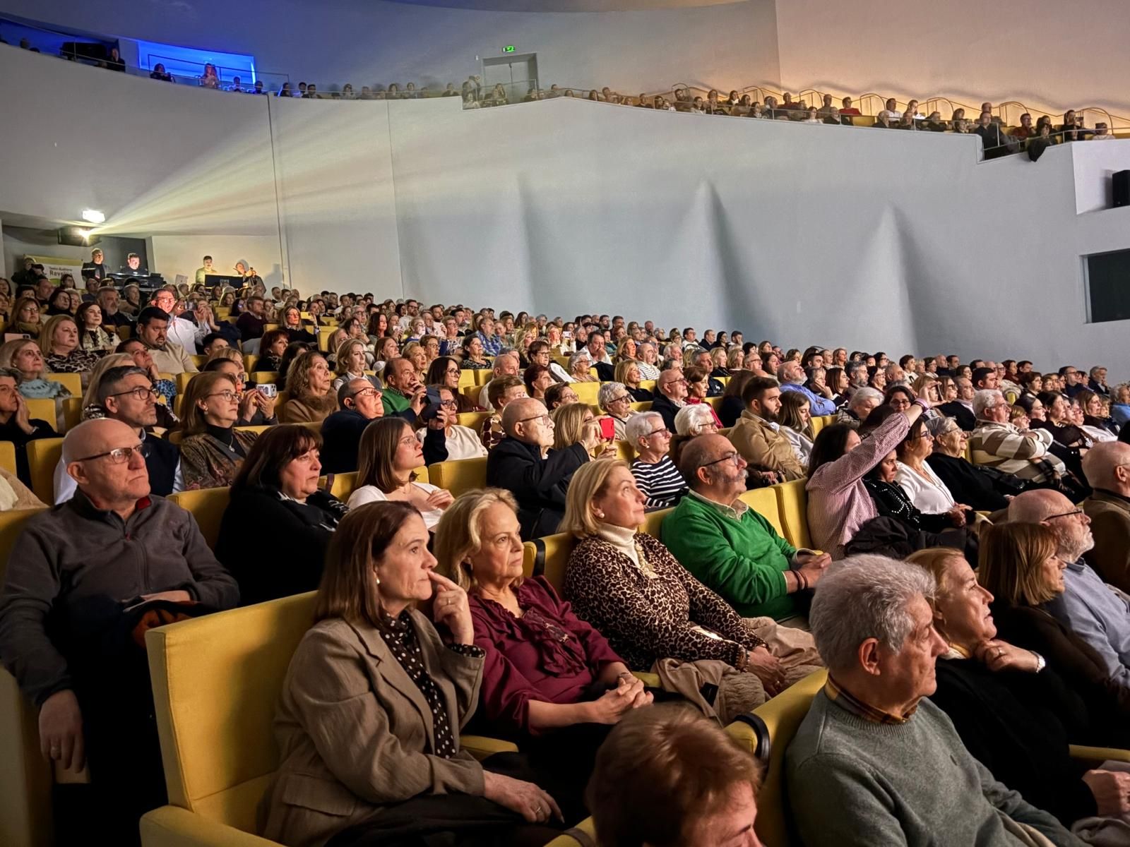 Cantores de Hispalis ponen el flamenco y la pasión de la Cuaresma a un Revellín repleto
