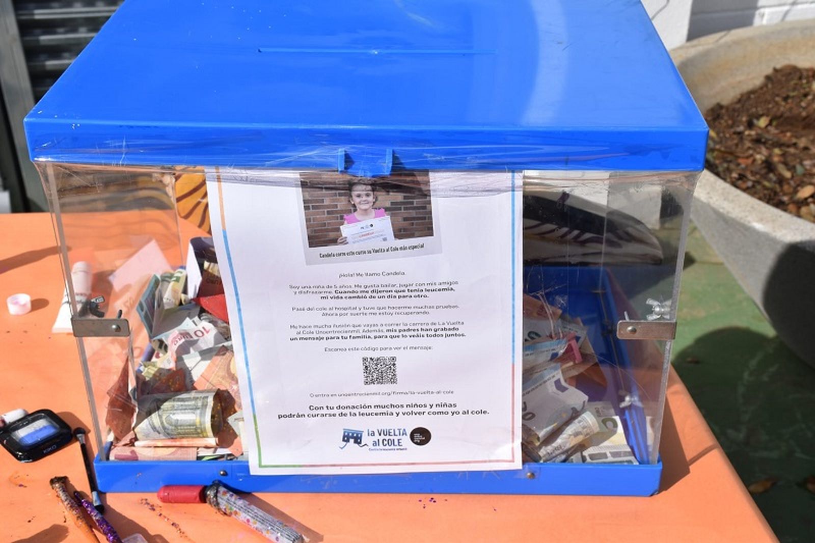 Hucha para recaudar dinero para la investigación del cáncer infantil. / FOTO NICOL´S