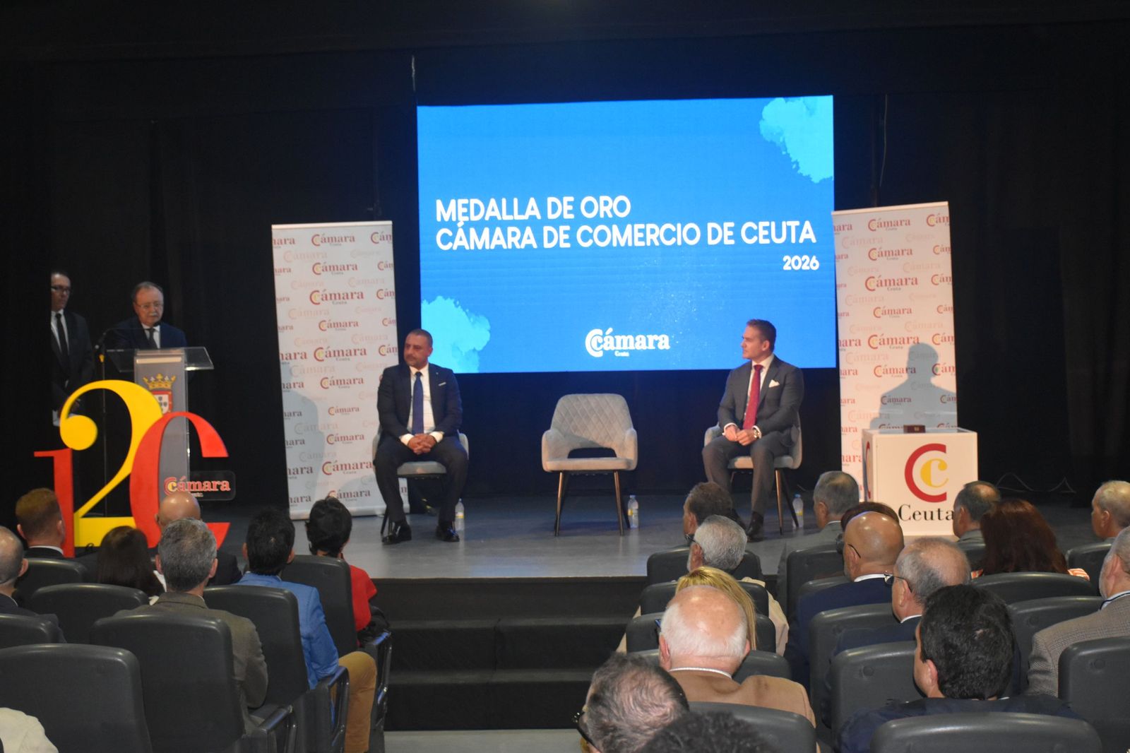 Luhay Hamido recibe la Medalla de Oro de la Cámara por su compromiso con el deporte ceutí