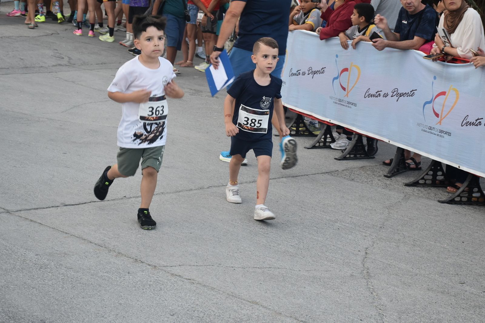 “Bily” y Elena López, reyes de la XXXI carrera popular de San Juan