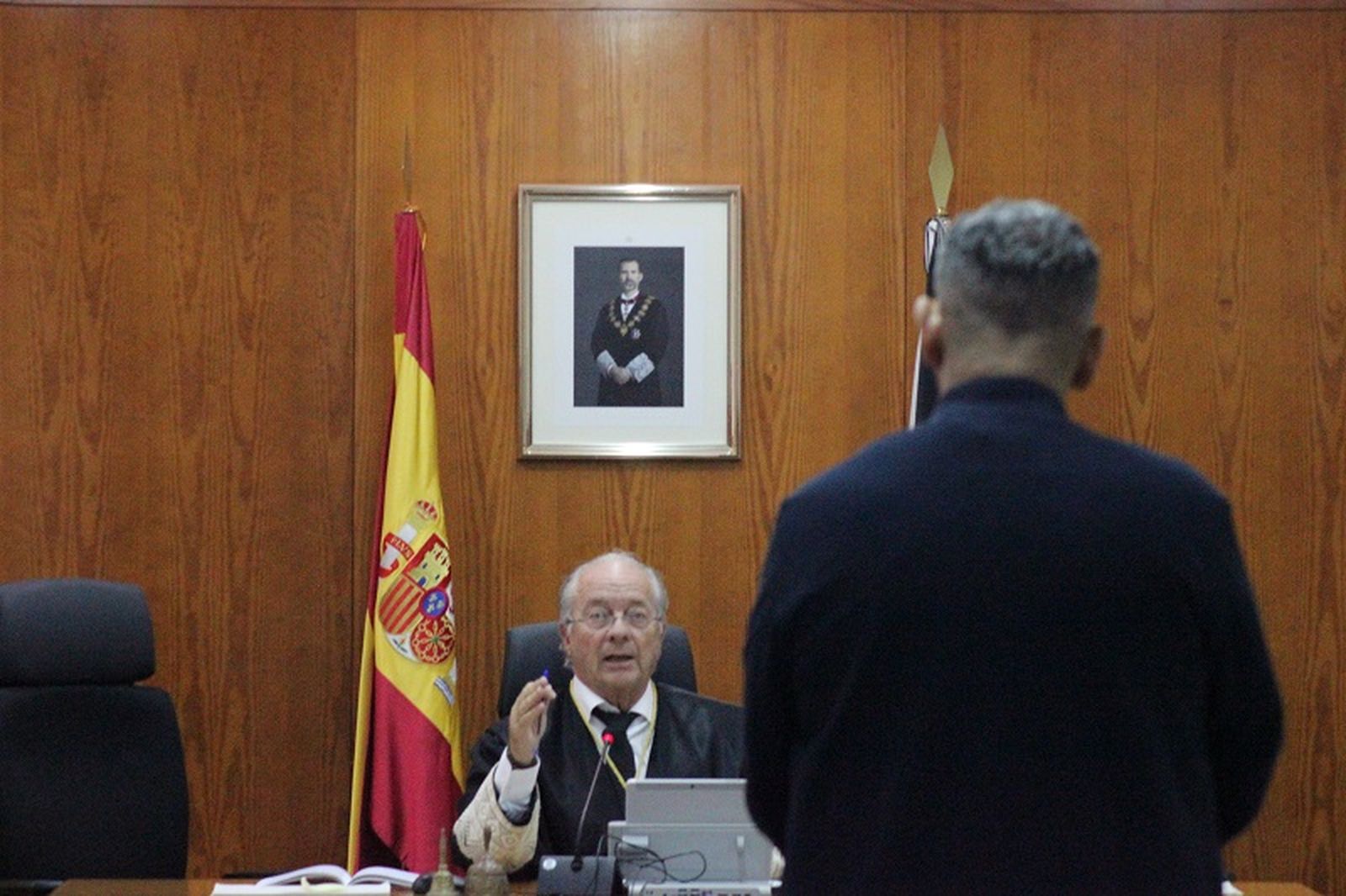 T.M.A. frente al juez Fernando Tesón. / FOTO S.C.