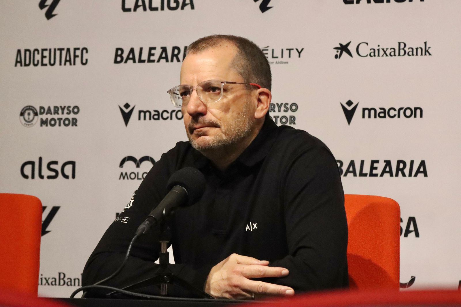 José Juan Romero, técnico de la AD Ceuta, durante la rueda de prensa posterior al encuentro disputado frenta al Córdoba CF en el Alfonso Murube con victoria caballa por 3-2