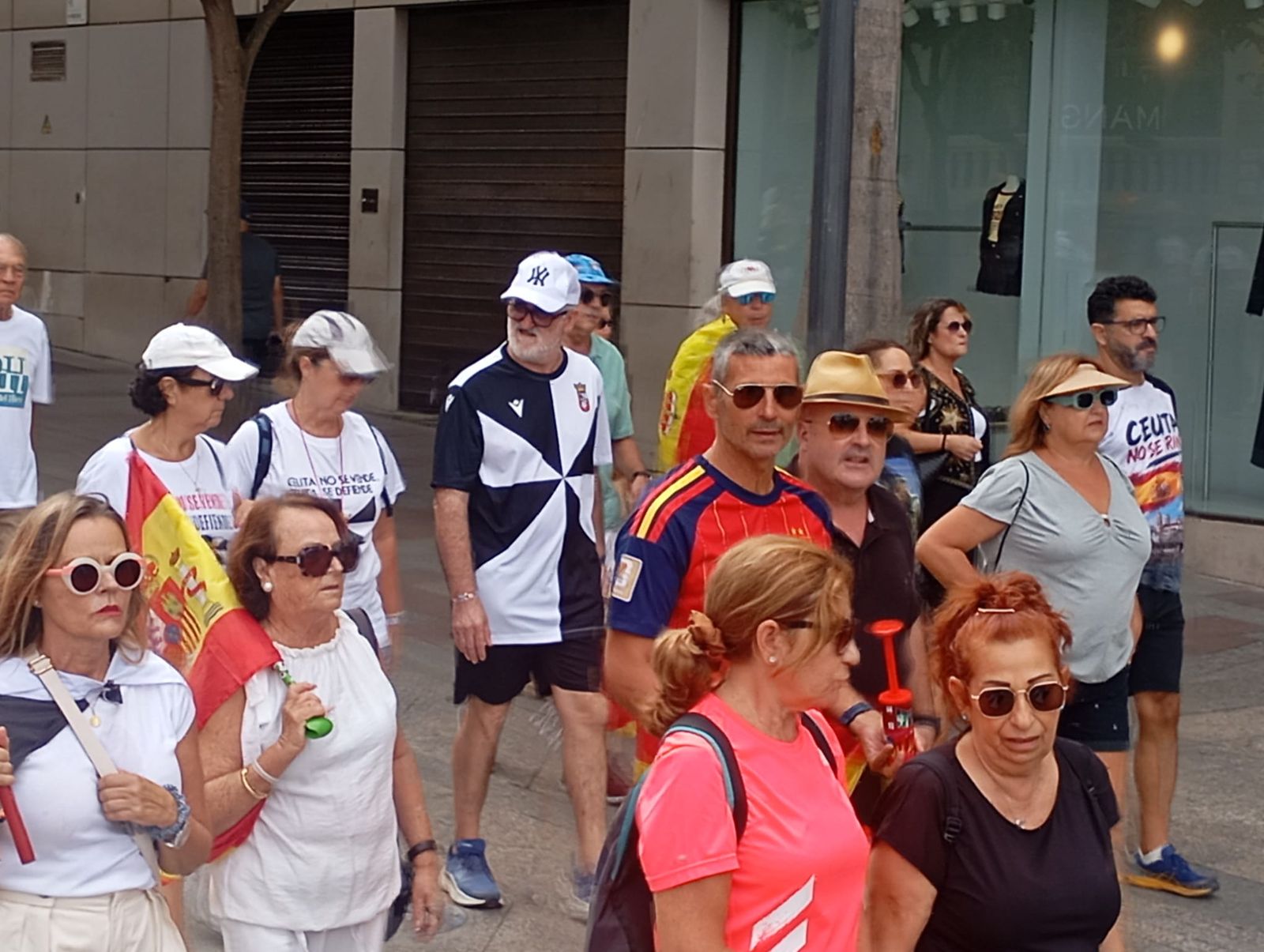 Ceuta vuelve a echarse a las calles para recordar que "Un caballa nunca se rinde"