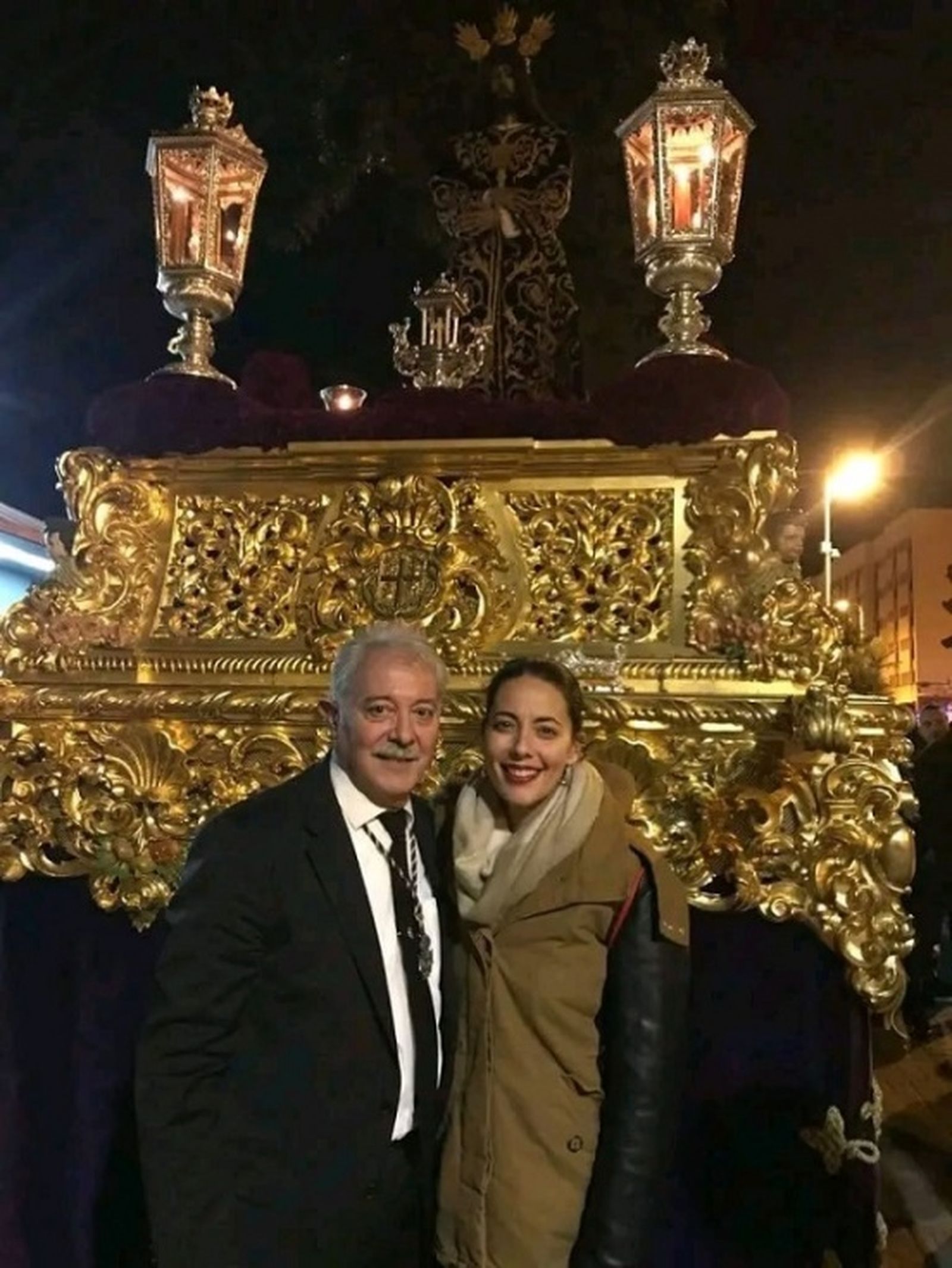 Manolo Creo con su hija delante del Medinaceli./ FOTO CEDIDA