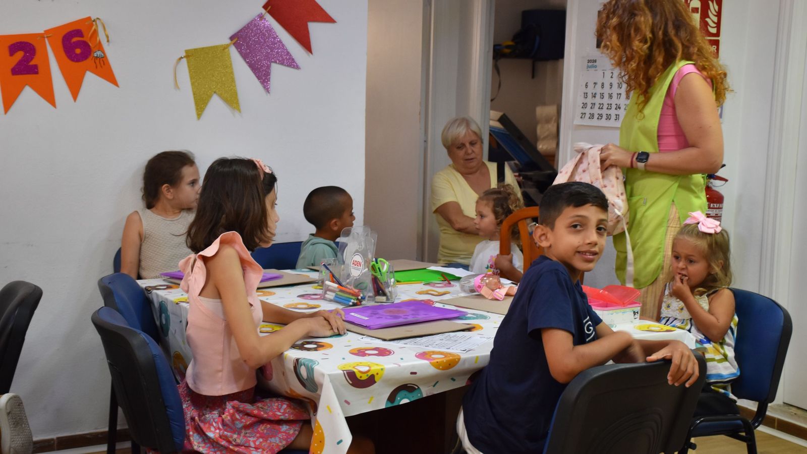 Taller sobre primates organizado por la bichóloga de Ceuta en el campamento de verano de ADEN