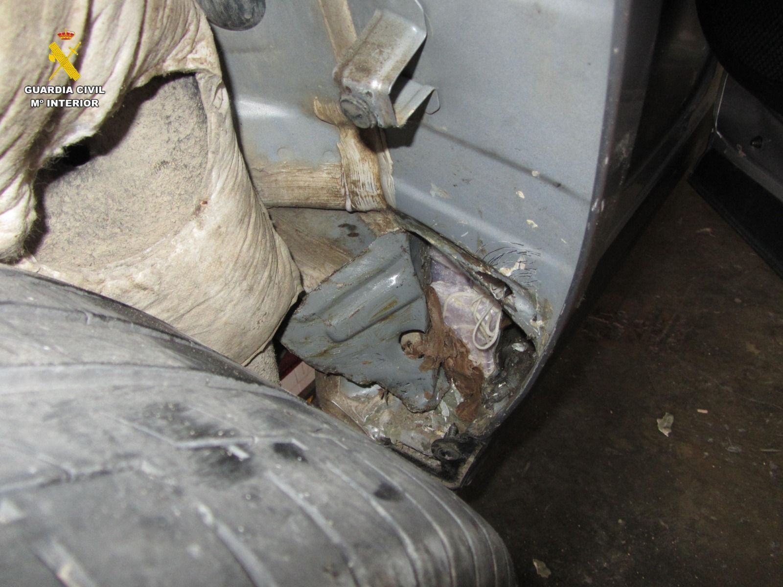 Interceptados casi 27 kilos de hachís ocultos en un doble fondo de un vehículo en Ceuta