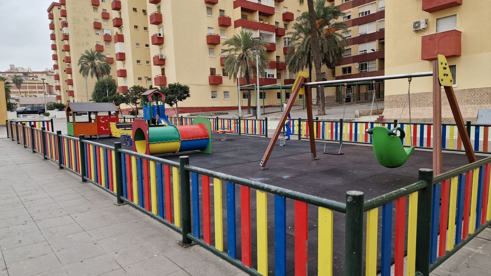 El parque infantil de la Fase 1 del Polígono Virgen de África fue remodelado en septiembre del 2025