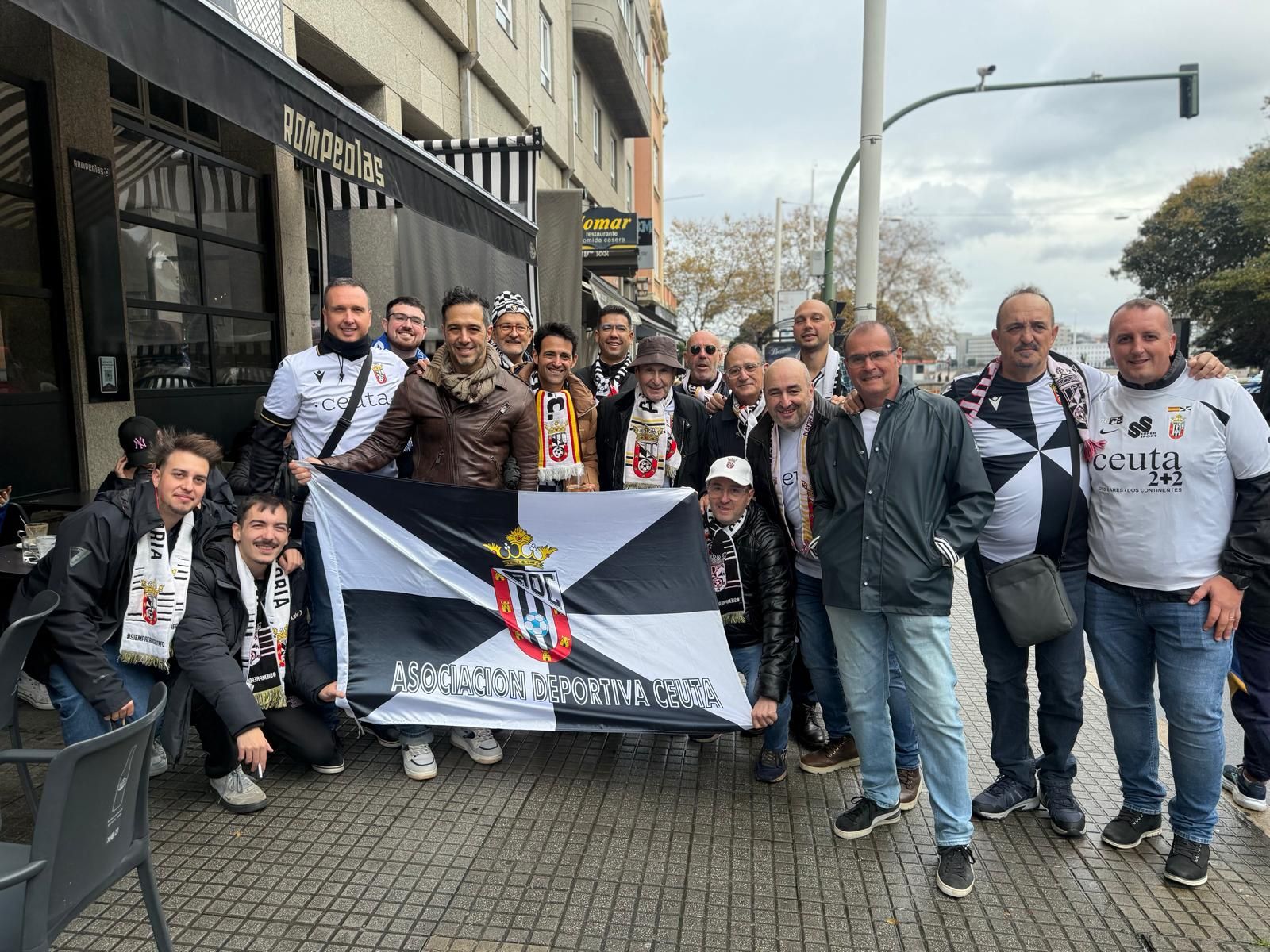 Los aficionados ceutíes ya están en el estadio 'Riazor'