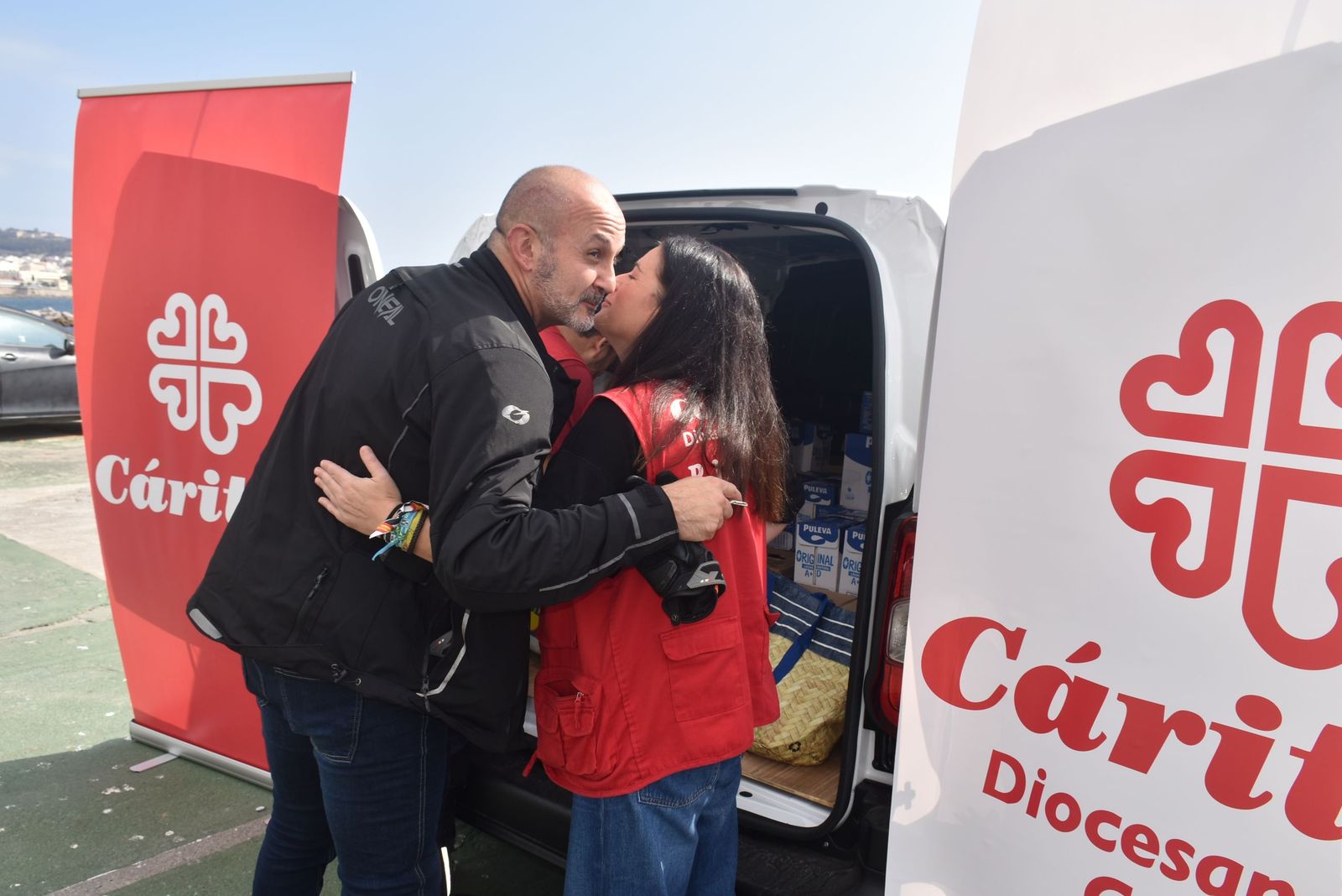 Concentración motera en Juan XXIII para ayudar a Cáritas en la recogida de alimentos