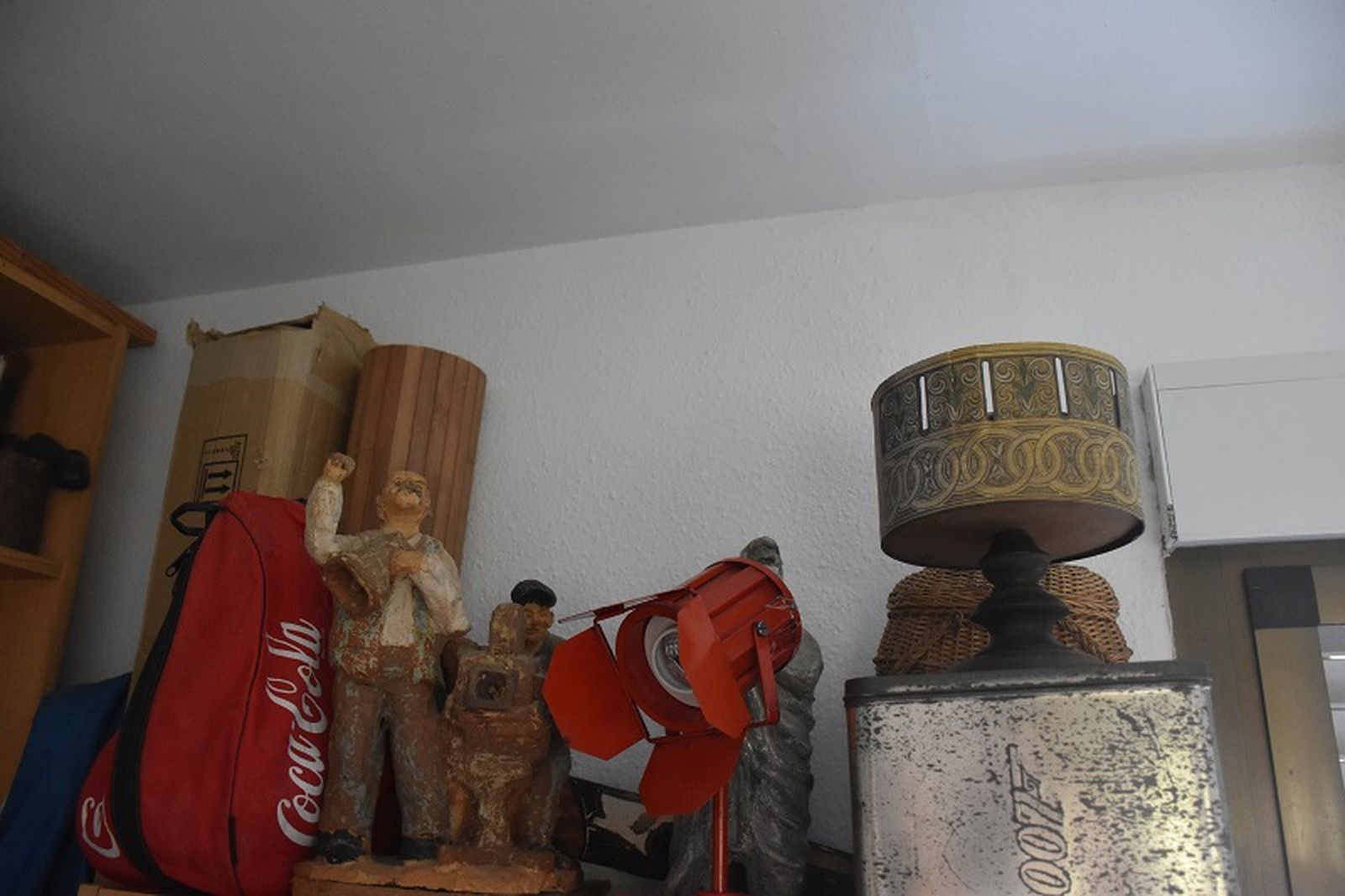 Rincón del "cuarto del cine" con un caleidoscopio o una figura de proyeccionistas. / FOTO G.S.