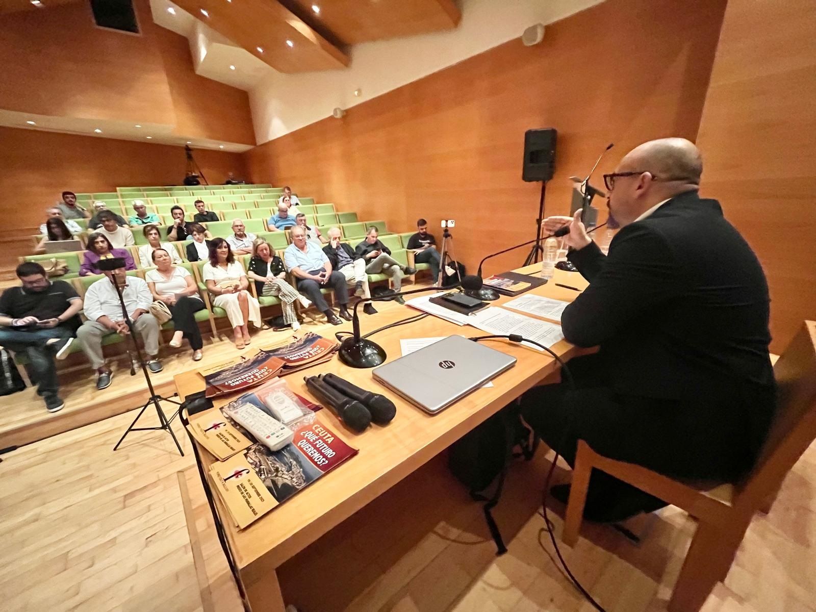 El exeurodiputado Jordi Cañas, durante su intervención durante las jornadas organizadas por Foro Ceuta Siglo XXI