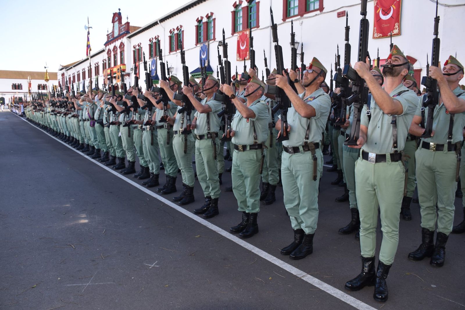Regulares se viste de gala en honor de la Patrona de Infantería