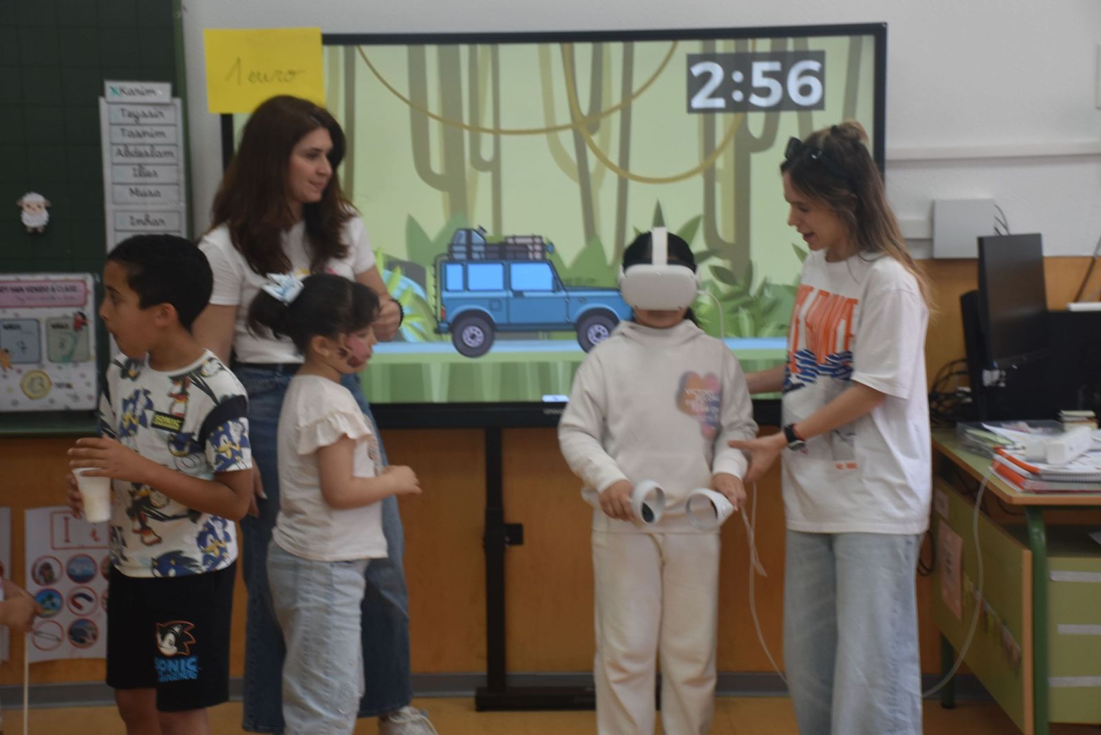 Simpática y colorida selva para poner fin a la Semana Cultural del 'José Acosta'