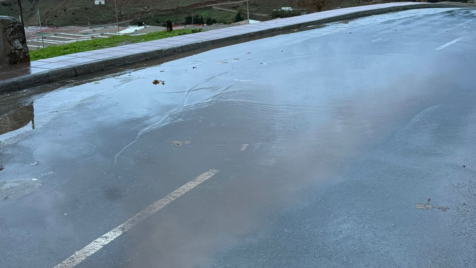 Inundaciones y atascos en la barriada del Príncipe Felipe.