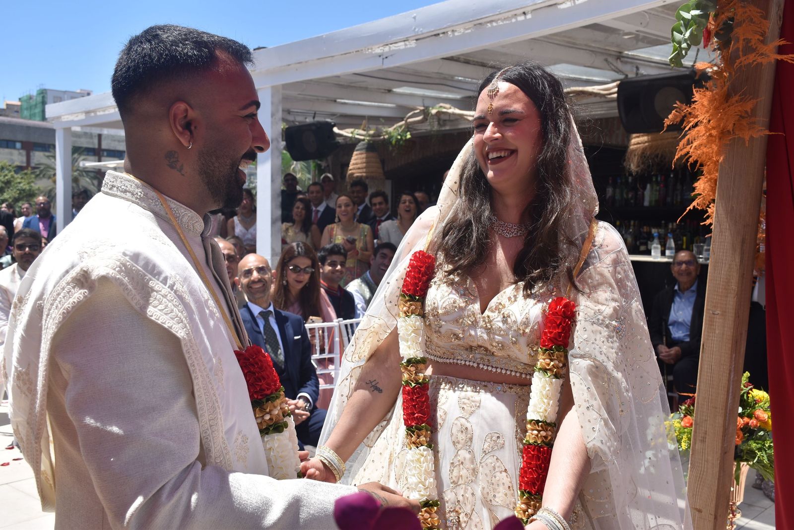 Direk y Rocío sellan su amor bajo el cielo de Ceuta
