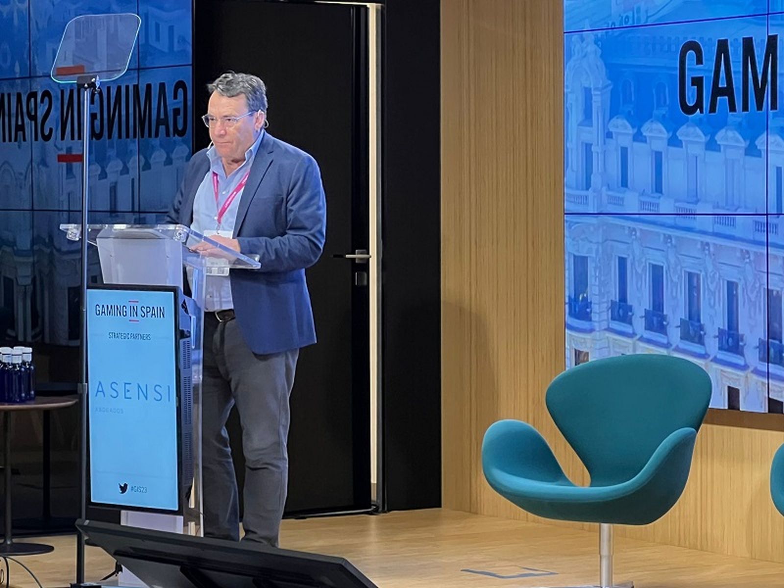 El director general de la asociación sin ánimo de lucro, JDigital, Javier Hinojosa, durante una conferencia. / FOTO CEDIDA