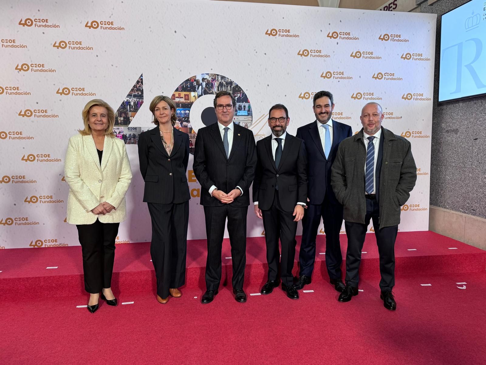 Campos y Parrado junto a los líderes empresariales participantes en el acto