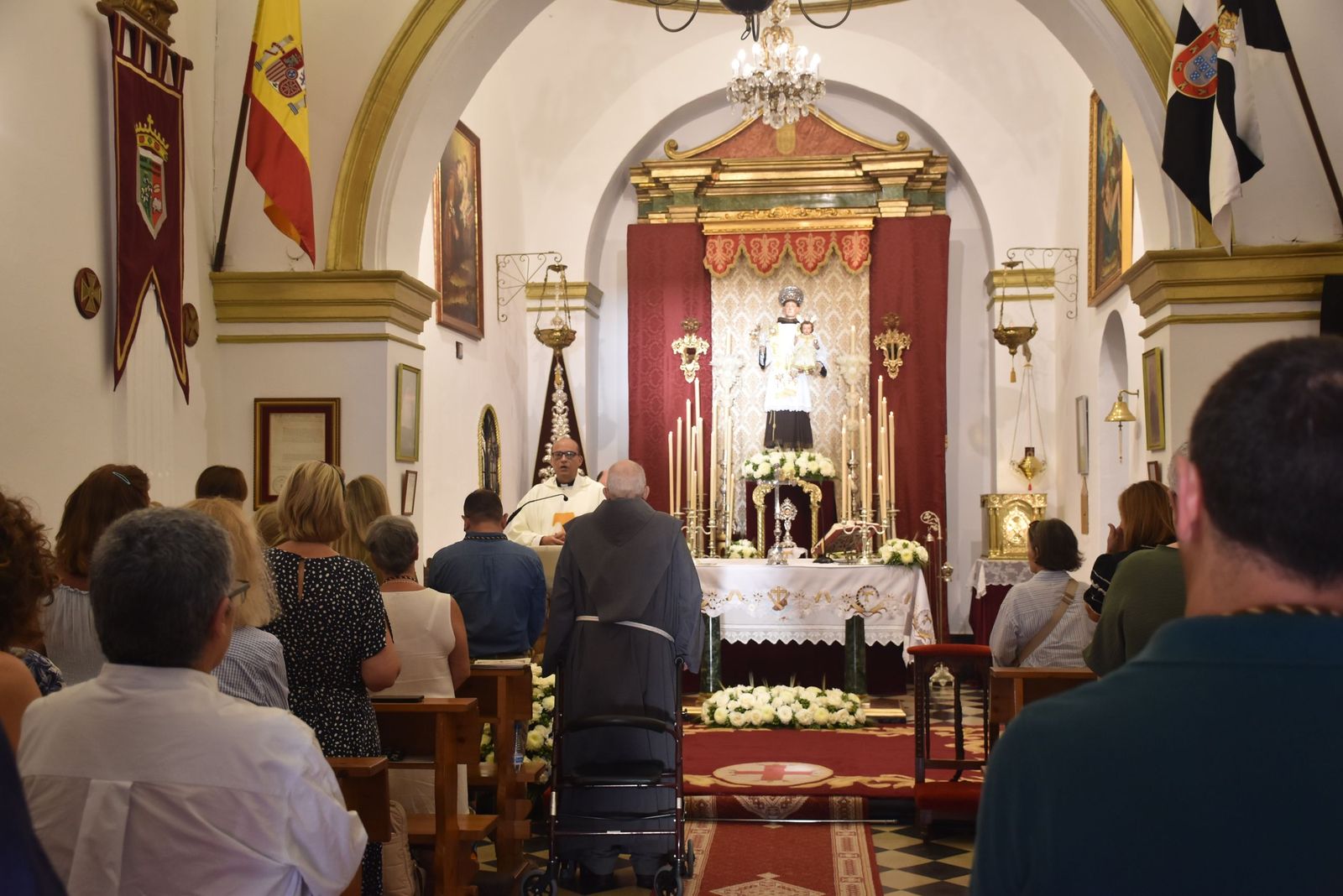 San Antonio enciende la cuenta atrás de su festividad con el inicio del triduo y el alumbrado extraordinario
