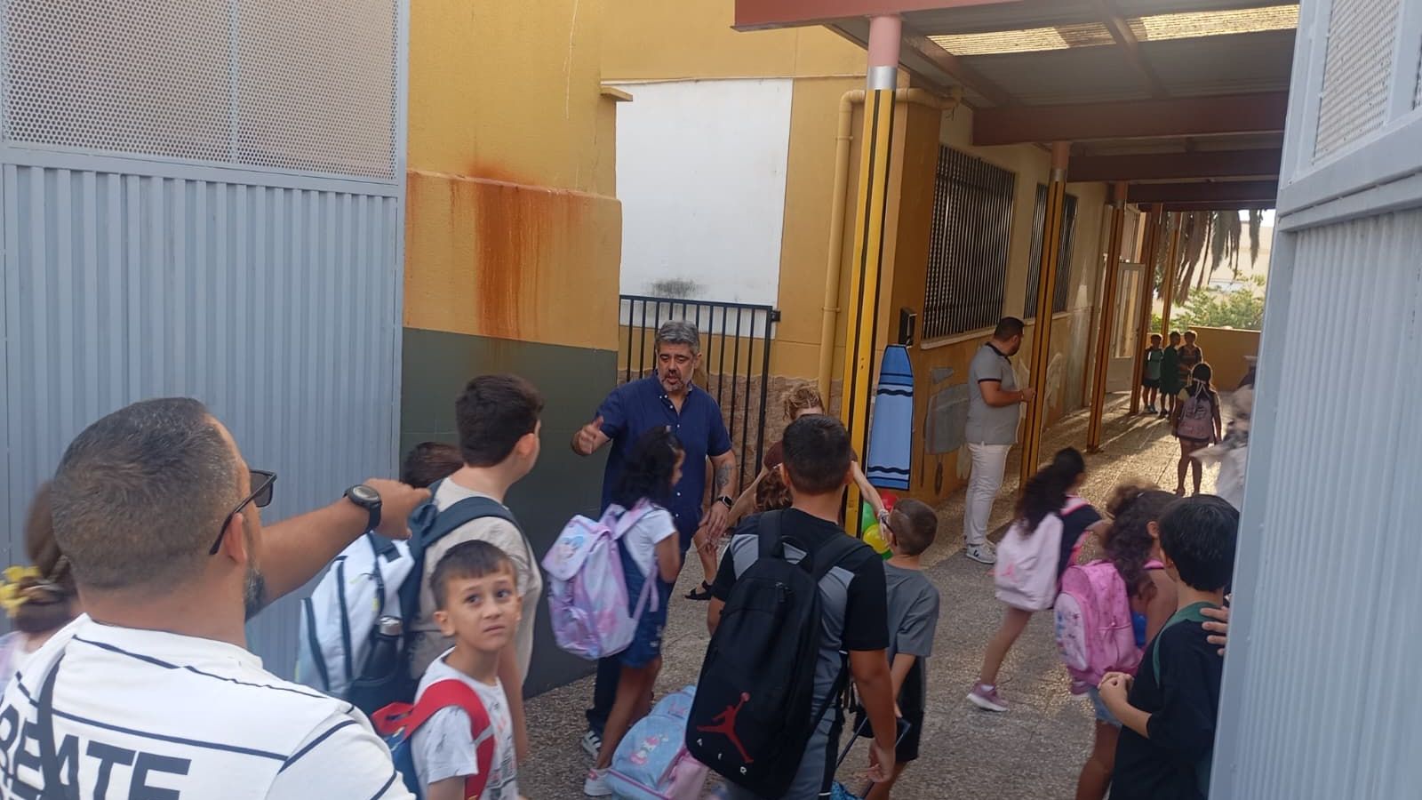 Sin policías ni militares en la mayoría de los colegios de Ceuta pese al compromiso del Ministerio