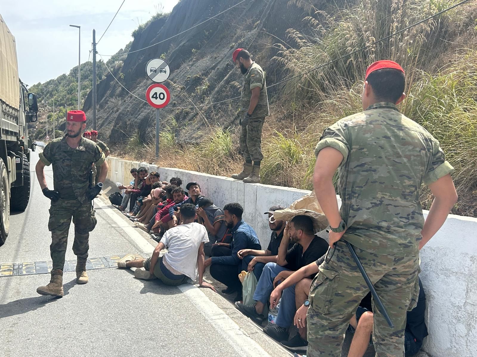 Defensa cancela las vacaciones de los militares ante la amenaza sobre Ceuta