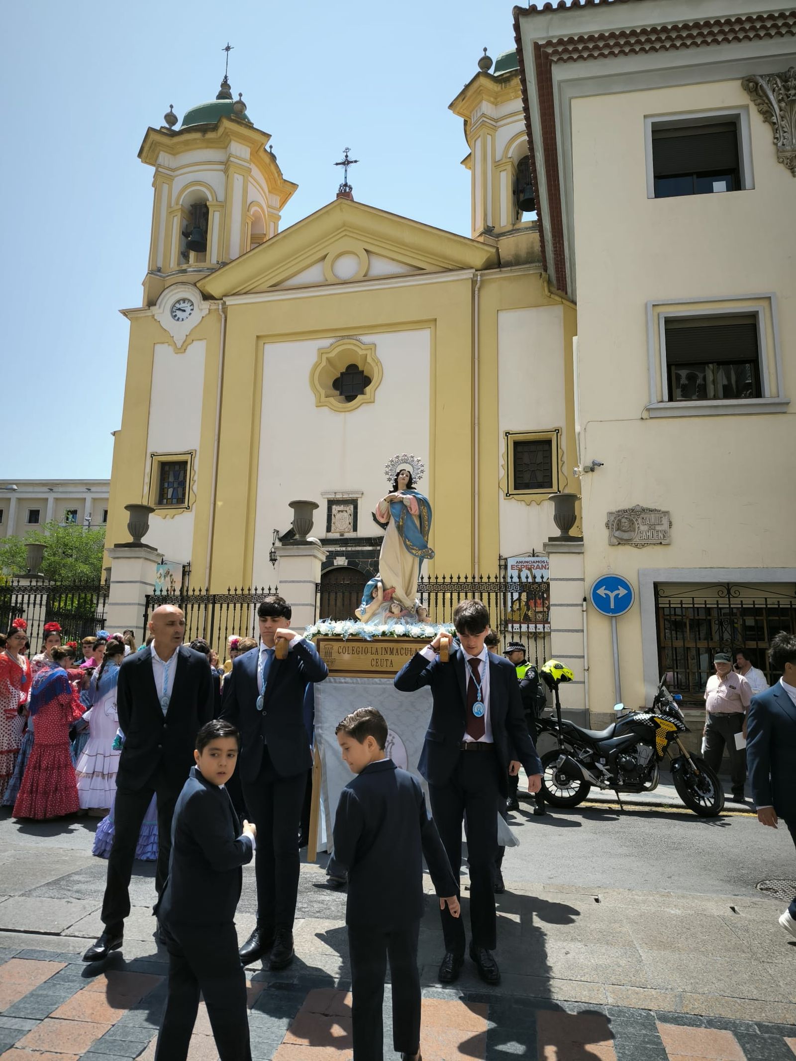El Colegio La Inmaculada lleva la romería de Los Remedios al centro de Ceuta