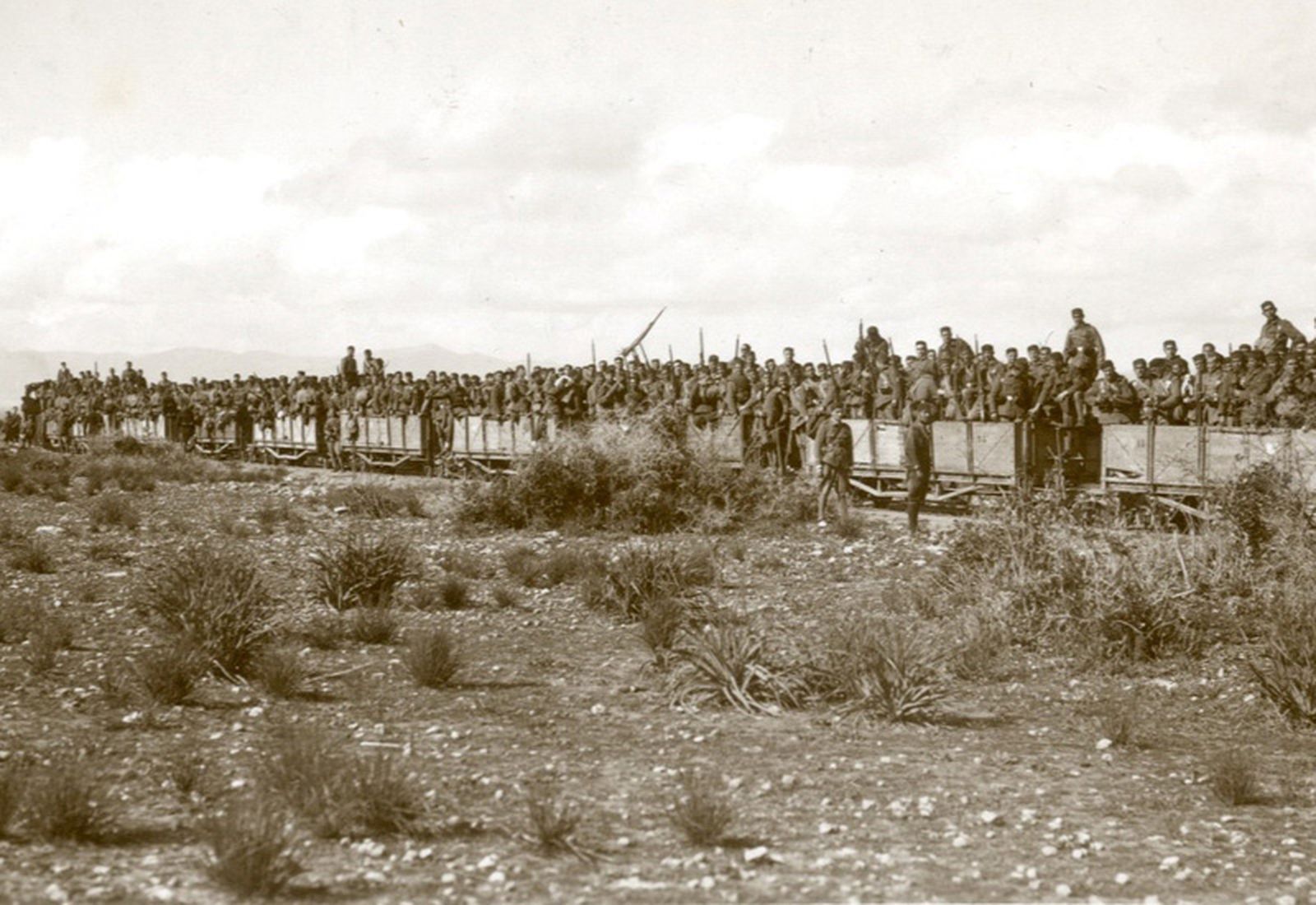 Transporte de tropas en marruecos 1927. / ARCHIVO IHCM Transporte de tropas en marruecos 1927. / ARCHIVO IHCM