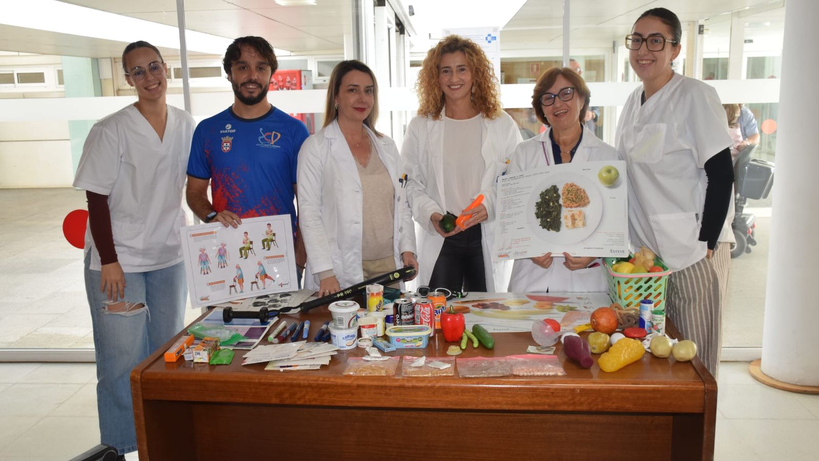 Un grupo de enfermeras, en los talleres de INGESA