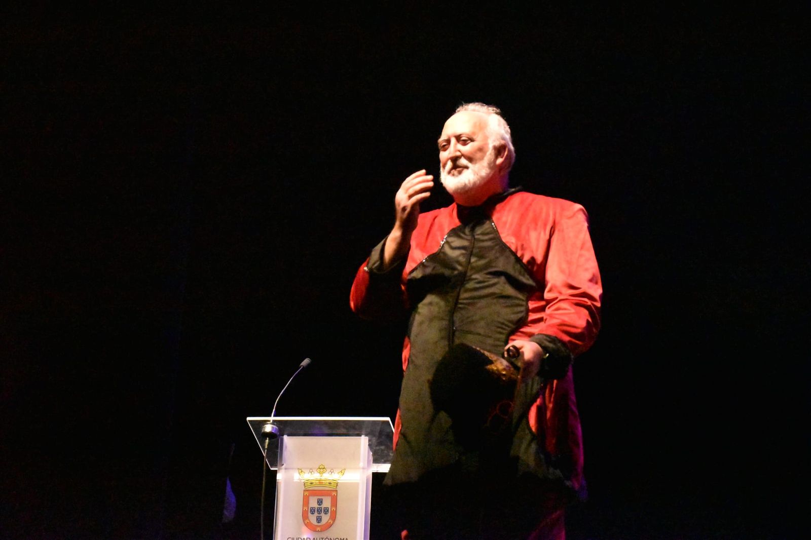 Mosquera emociona a Ceuta cantándole a la 'señora que es igual a Cádiz'